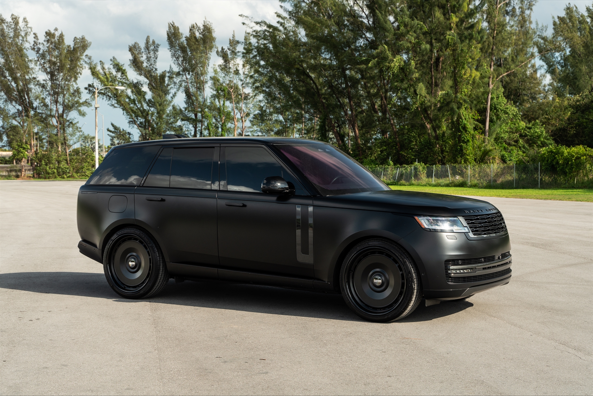 Land Rover Range Rover HSE | Obsidian Black | Avant Garde AGL78 Wheels | Satin Black