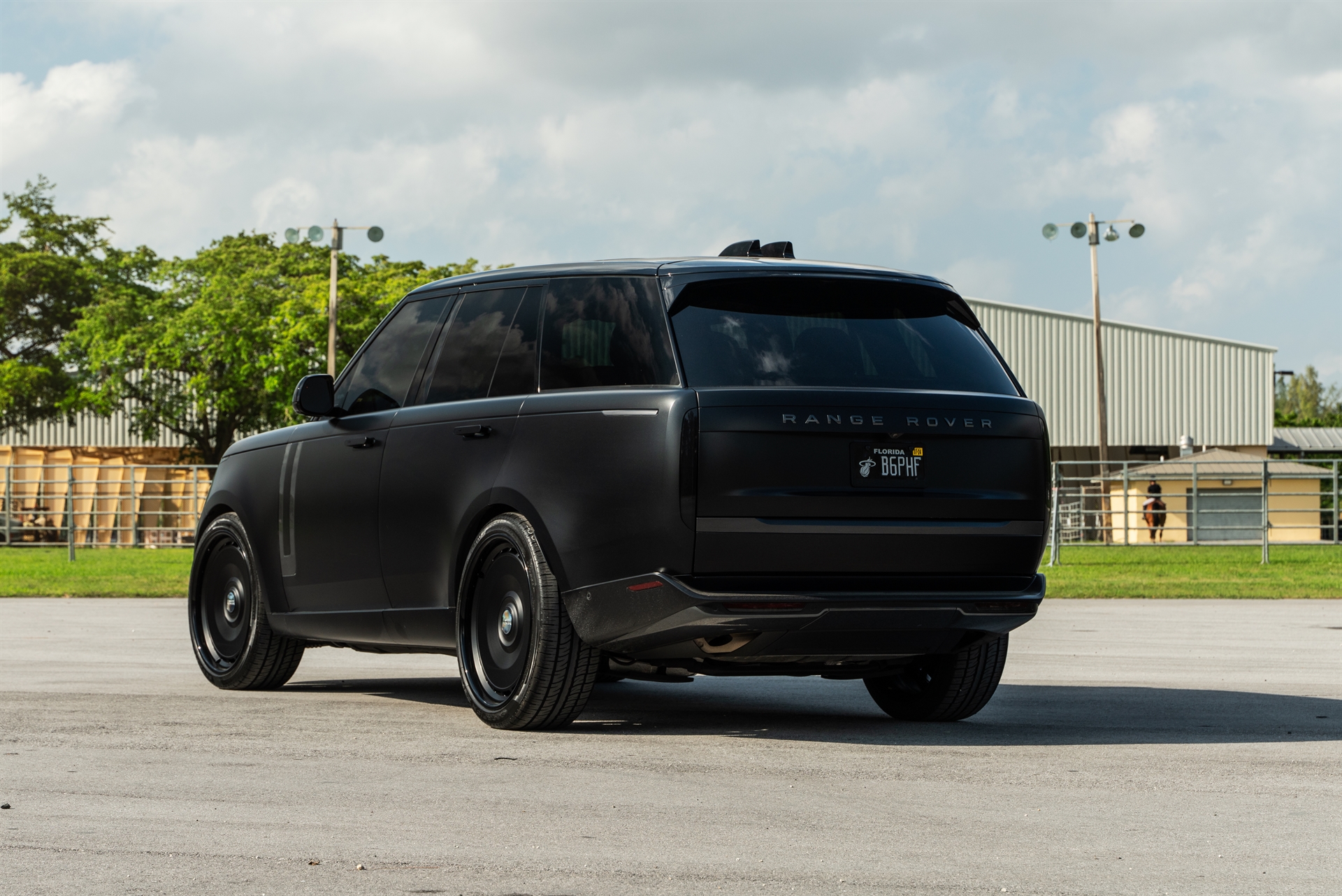 Land Rover Range Rover HSE | Obsidian Black | Avant Garde AGL78 Wheels | Satin Black