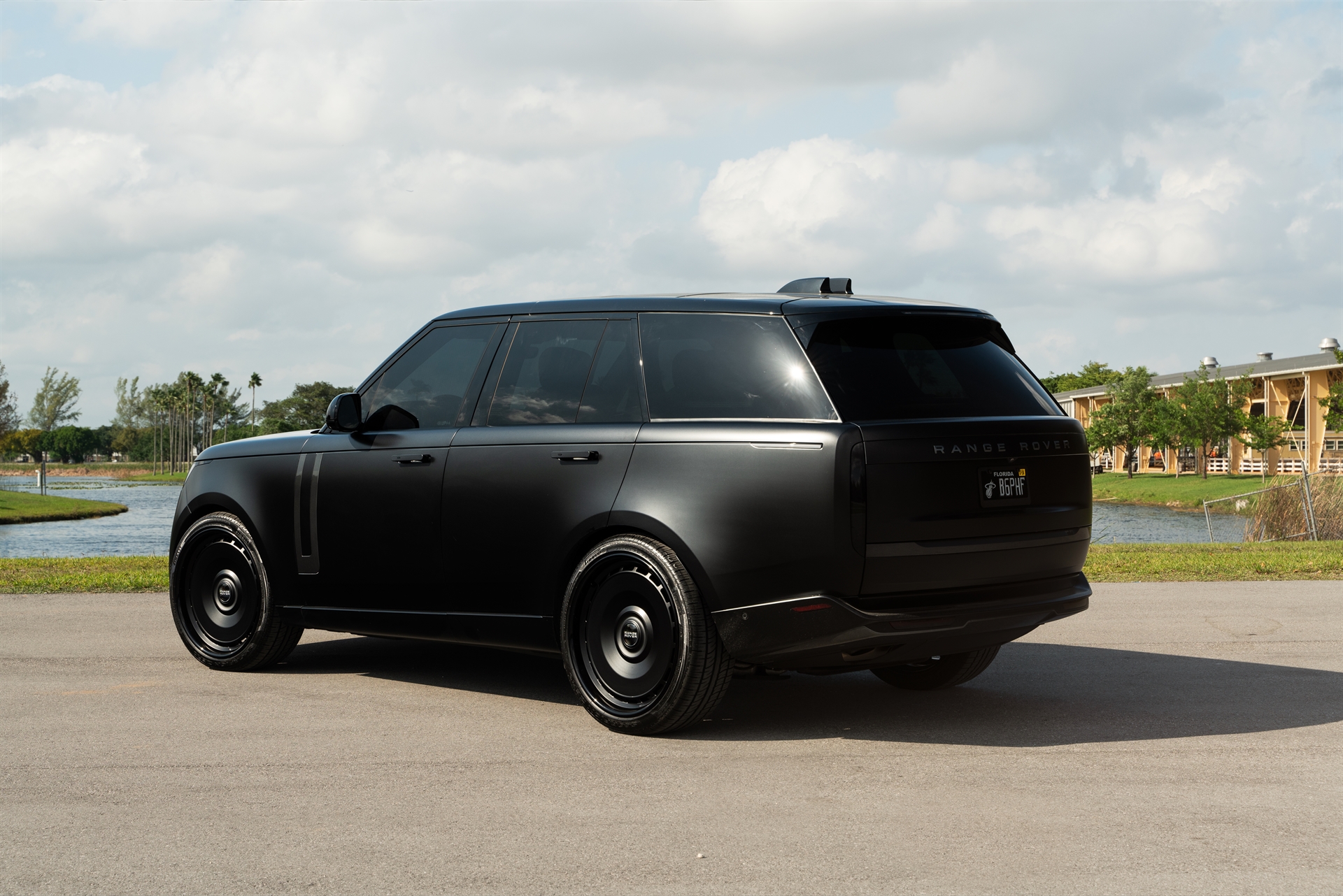 Land Rover Range Rover HSE | Obsidian Black | Avant Garde AGL78 Wheels | Satin Black