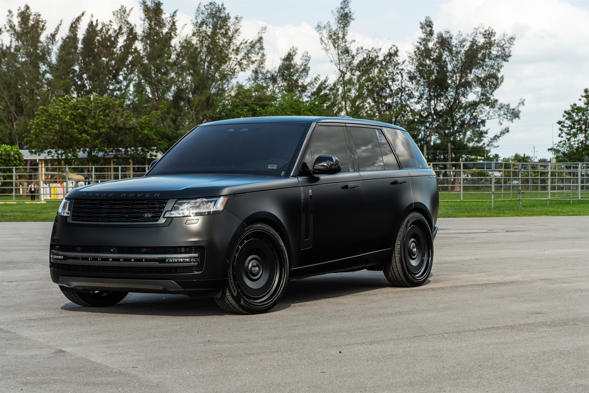 Land Rover Range Rover HSE | Obsidian Black | Avant Garde AGL78 Wheels | Satin Black