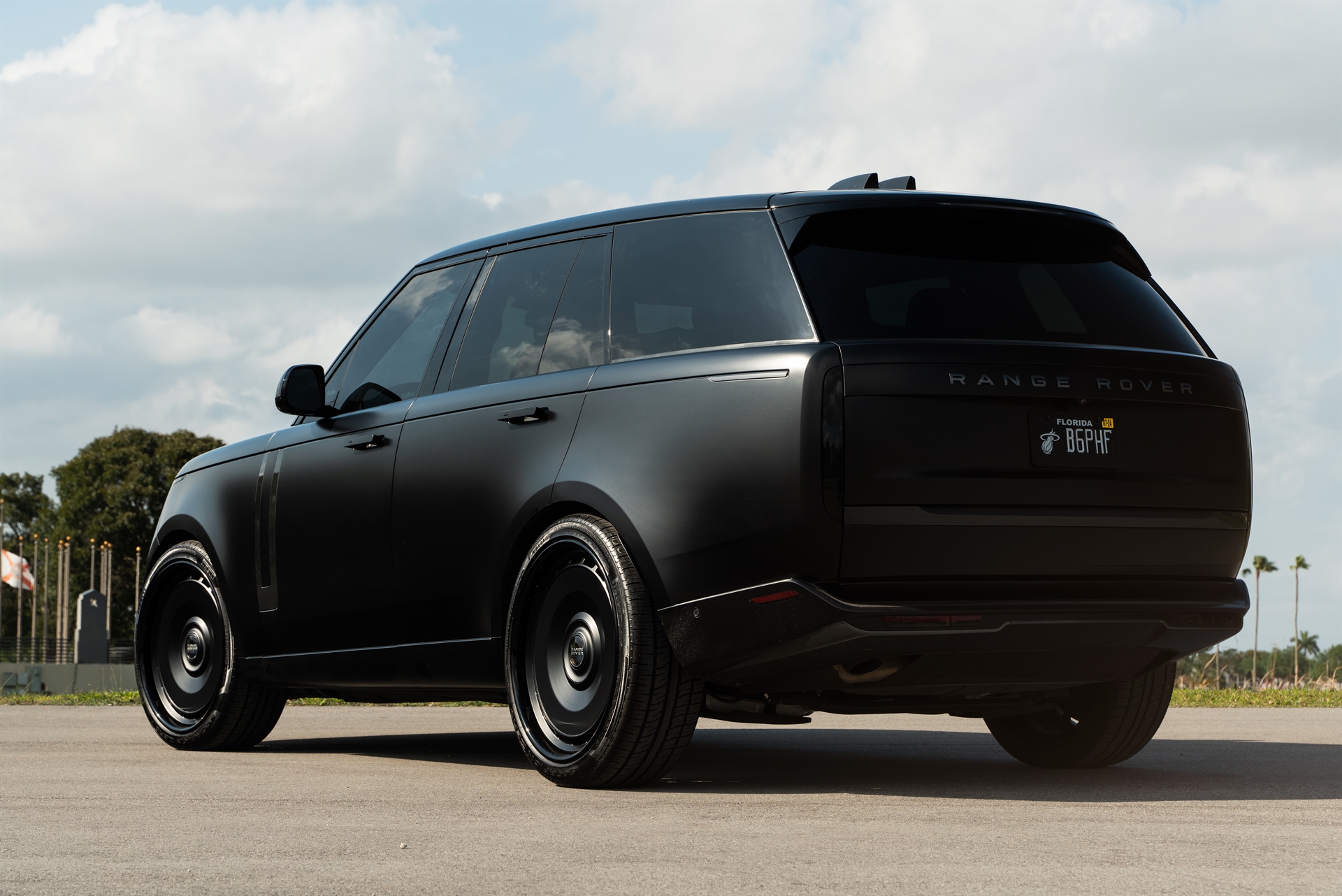 Land Rover Range Rover HSE | Obsidian Black | Avant Garde AGL78 Wheels | Satin Black