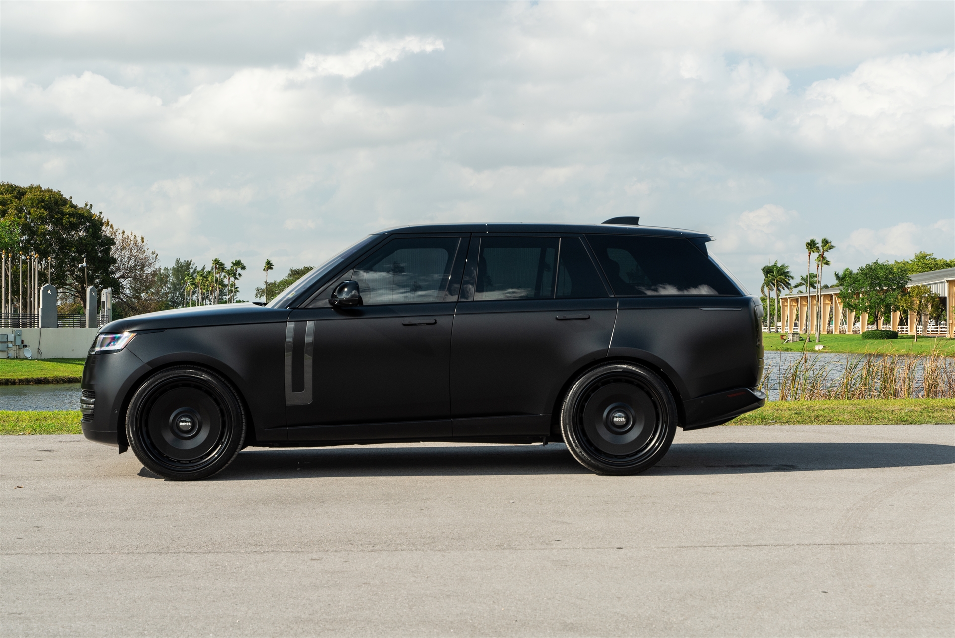 Land Rover Range Rover HSE | Obsidian Black | Avant Garde AGL78 Wheels | Satin Black