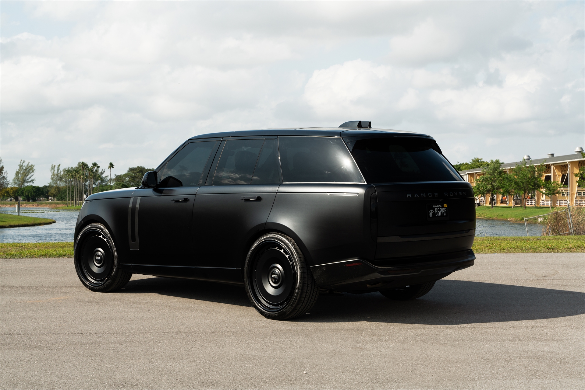 Land Rover Range Rover HSE | Obsidian Black | Avant Garde AGL78 Wheels | Satin Black