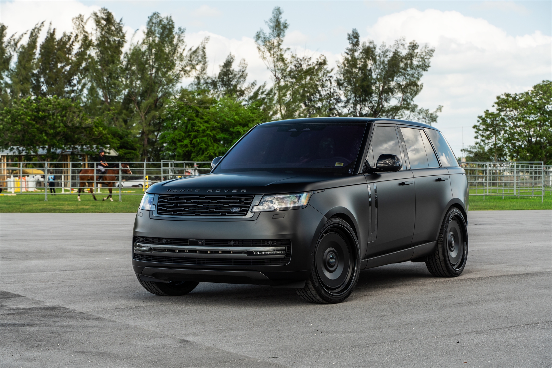 Land Rover Range Rover HSE | Obsidian Black | Avant Garde AGL78 Wheels | Satin Black