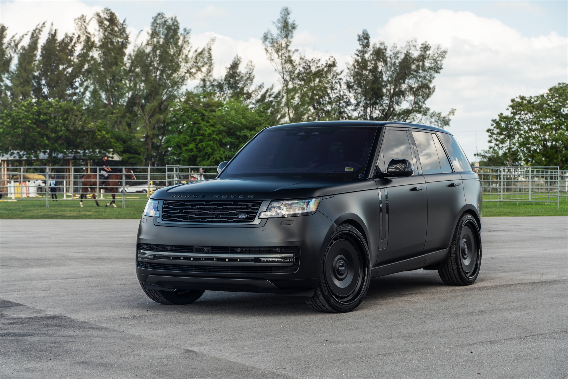 Land Rover Range Rover HSE | Obsidian Black | Avant Garde AGL78 Wheels | Satin Black
