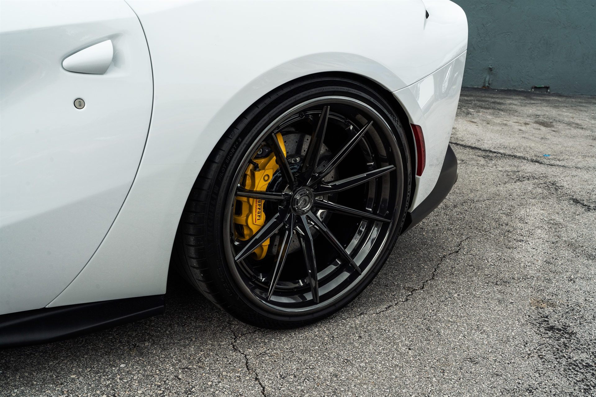 Ferrari 812 GTS on Ferrari 812 GTS | Bianco Avus | on 1886 G-010 | Polished Smoke