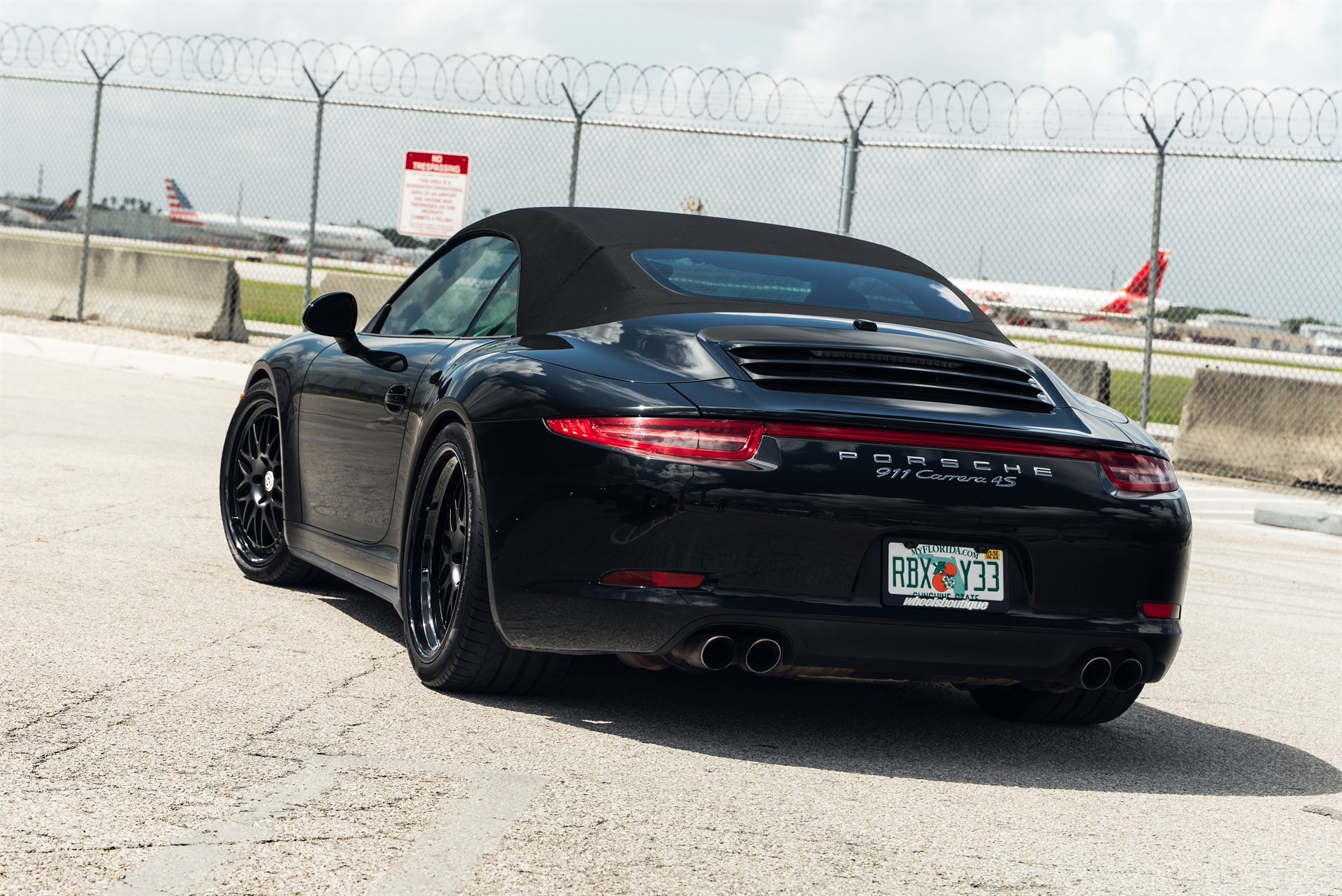 Porsche 991 Carera S Cabriolet | Black | on HRE 540 | Satin Black