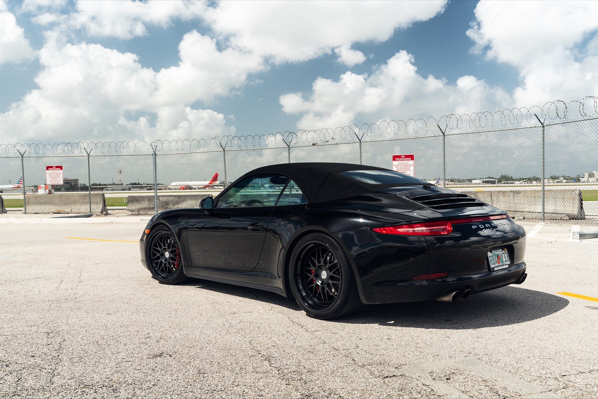 Porsche 991 Carera S Cabriolet | Black | on HRE 540 | Satin Black