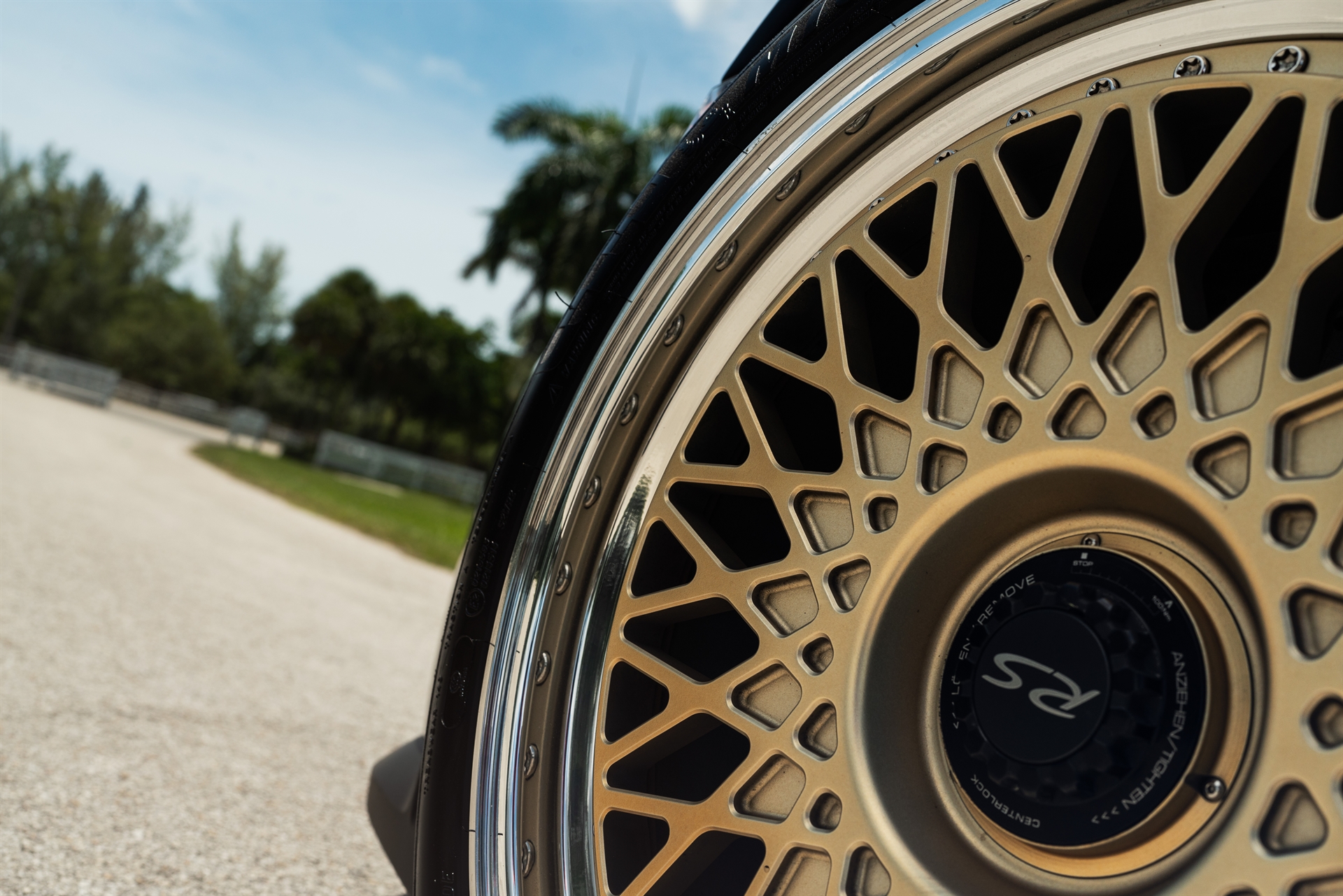 Porsche 991 GT2 RS | Black | On HRE 501 FMR | Frozen Polished Gold