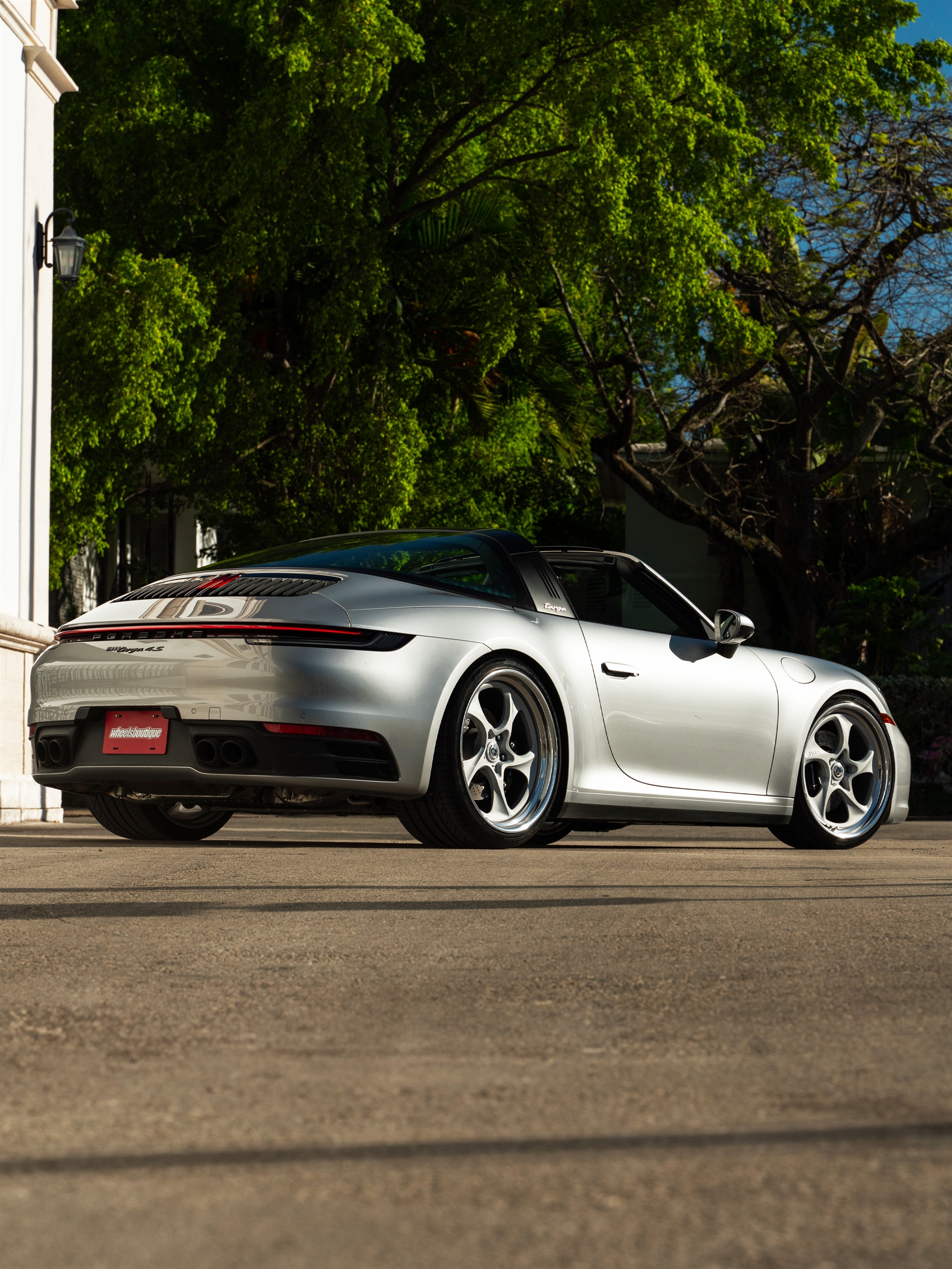 Porsche 992 GTS | Ice Gray Metallic | on HRE 522 FMR | Satin Silver