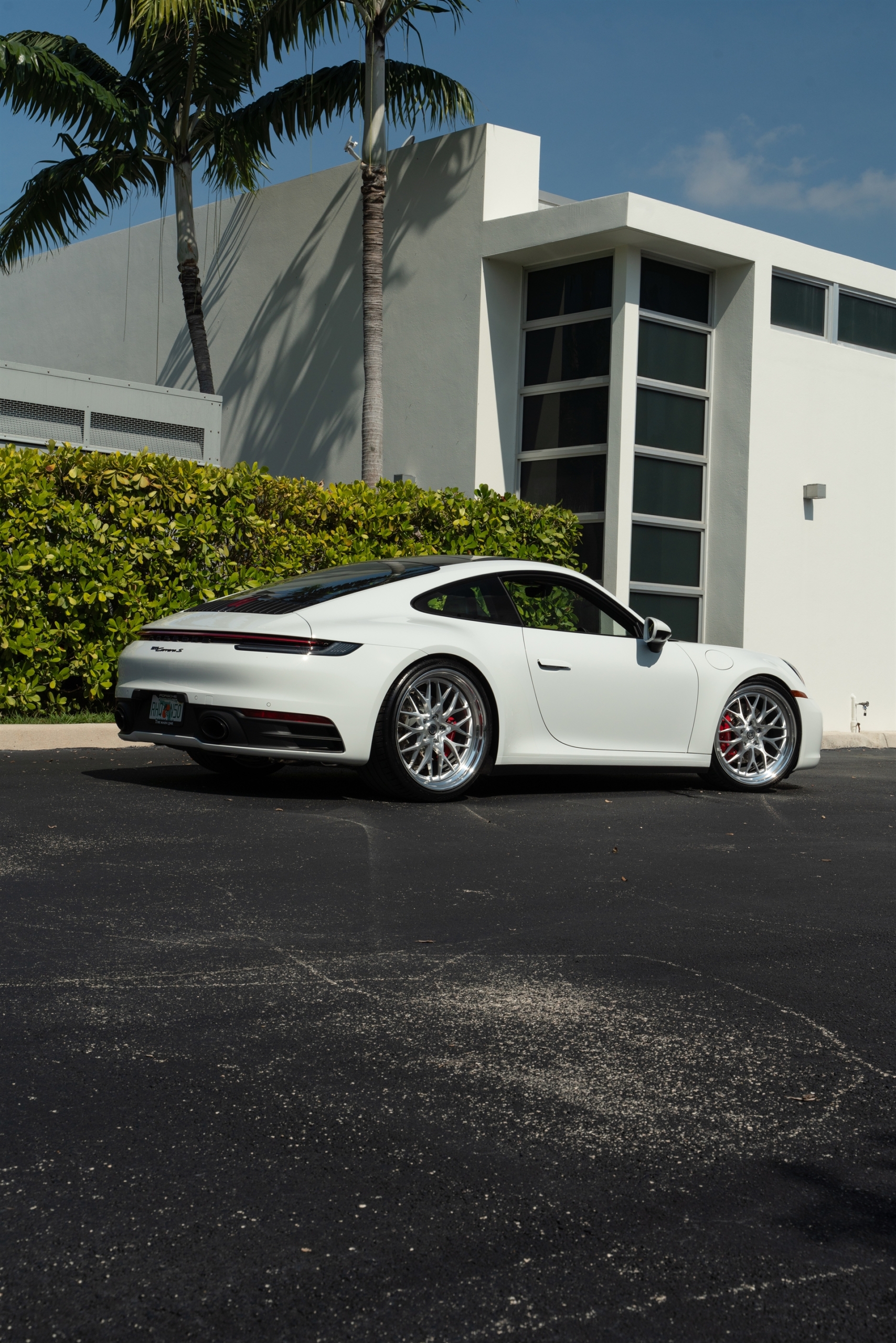 Porsche 992 Carrera S | Carrera White | on HRE 520 FMR | Brushed Clear