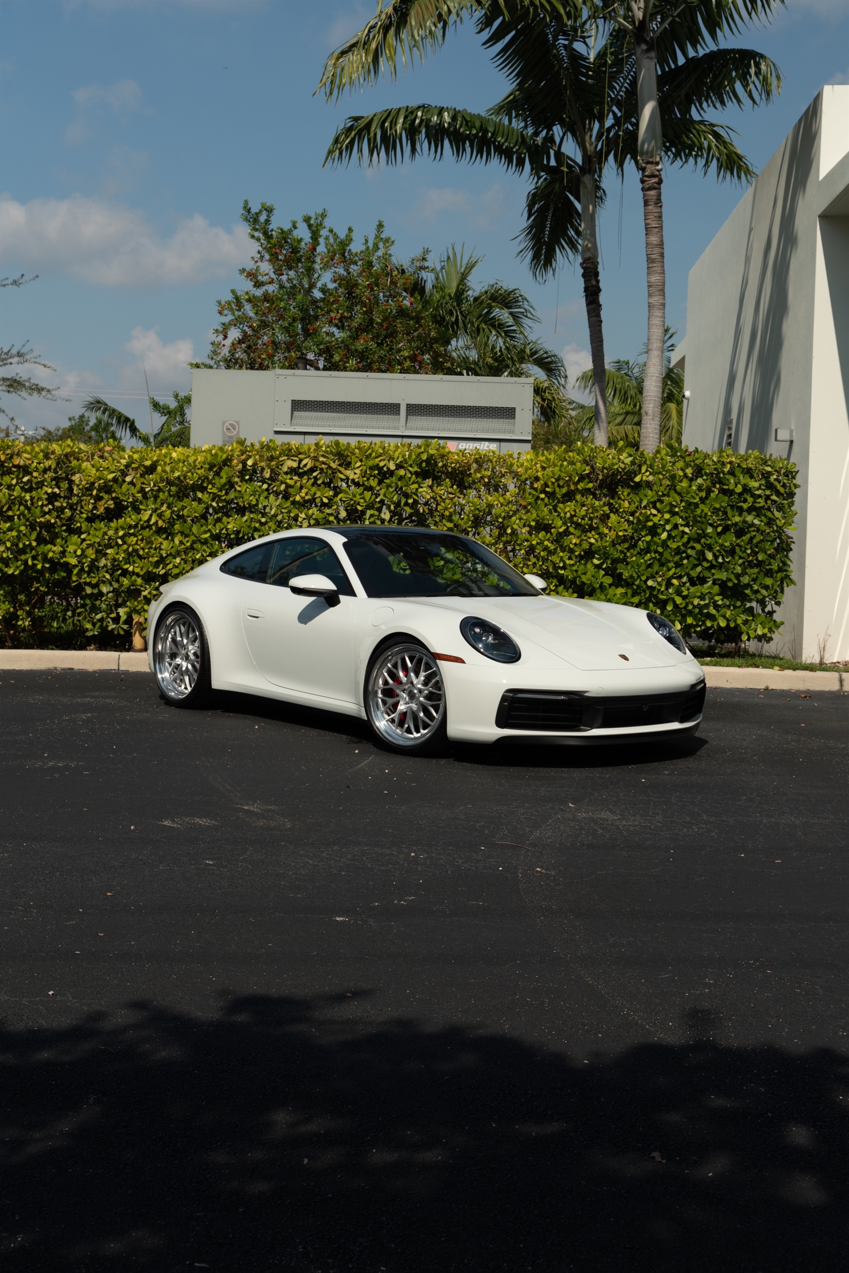 Porsche 992 Carrera S | Carrera White | on HRE 520 FMR | Brushed Clear