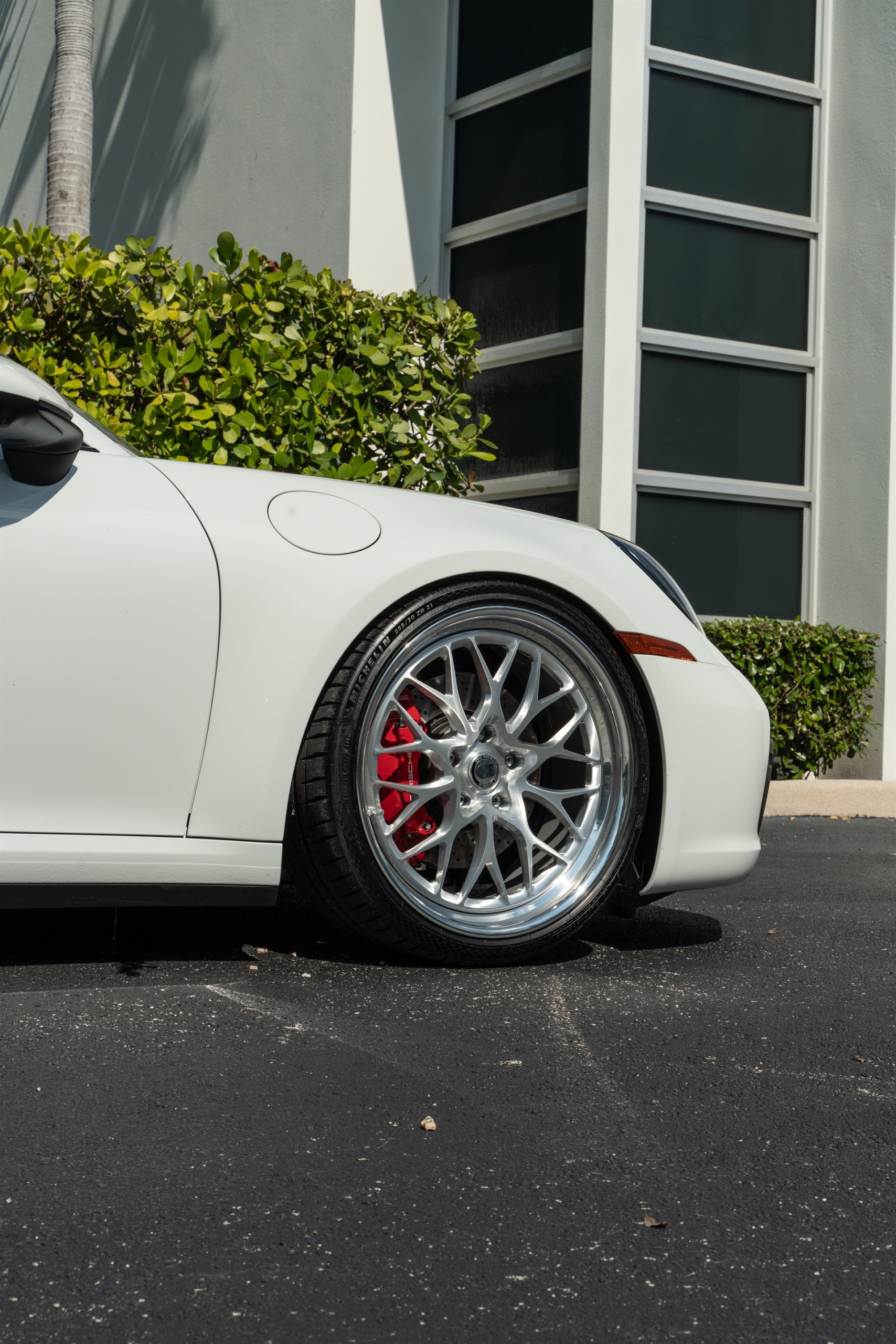 Porsche 992 Carrera S | Carrera White | on HRE 520 FMR | Brushed Clear