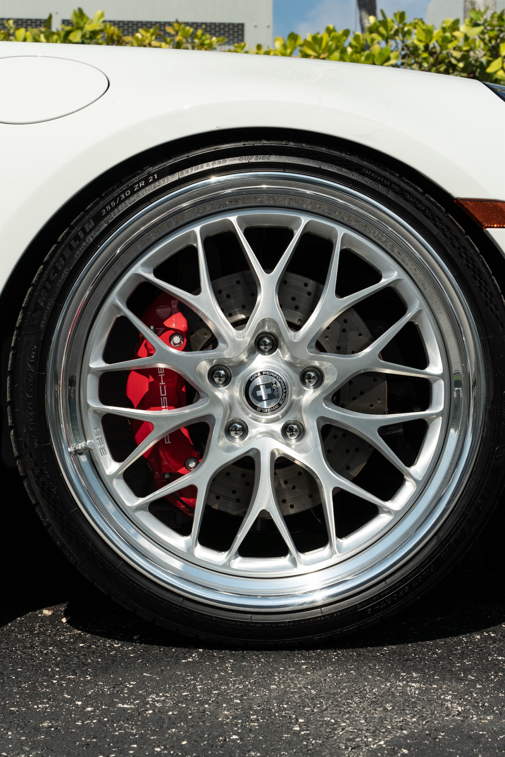 Porsche 992 Carrera S | Carrera White | on HRE 520 FMR | Brushed Clear