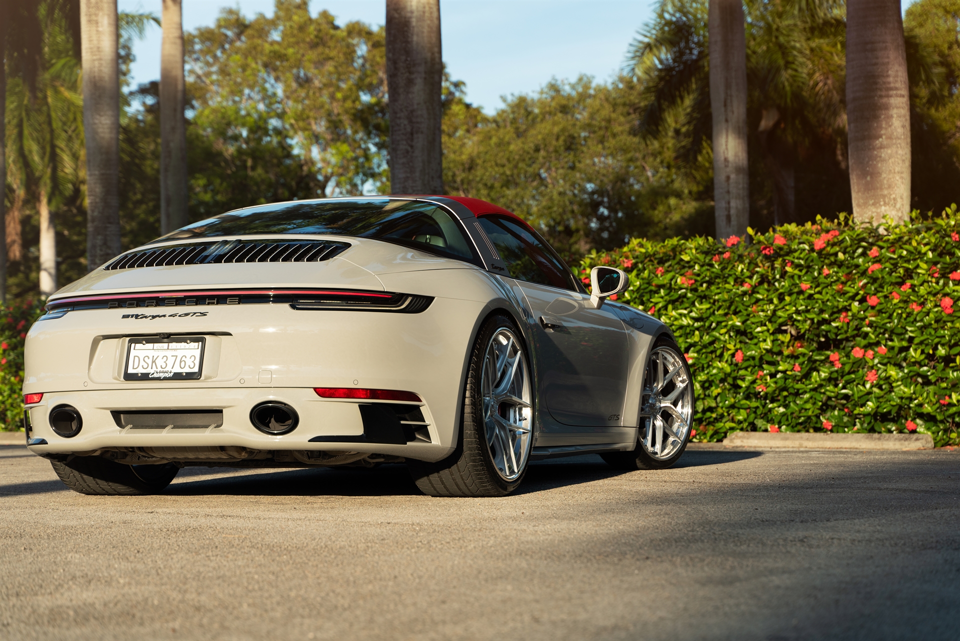 Porsche 992 Targa 4GTS on 1886 Wheels
