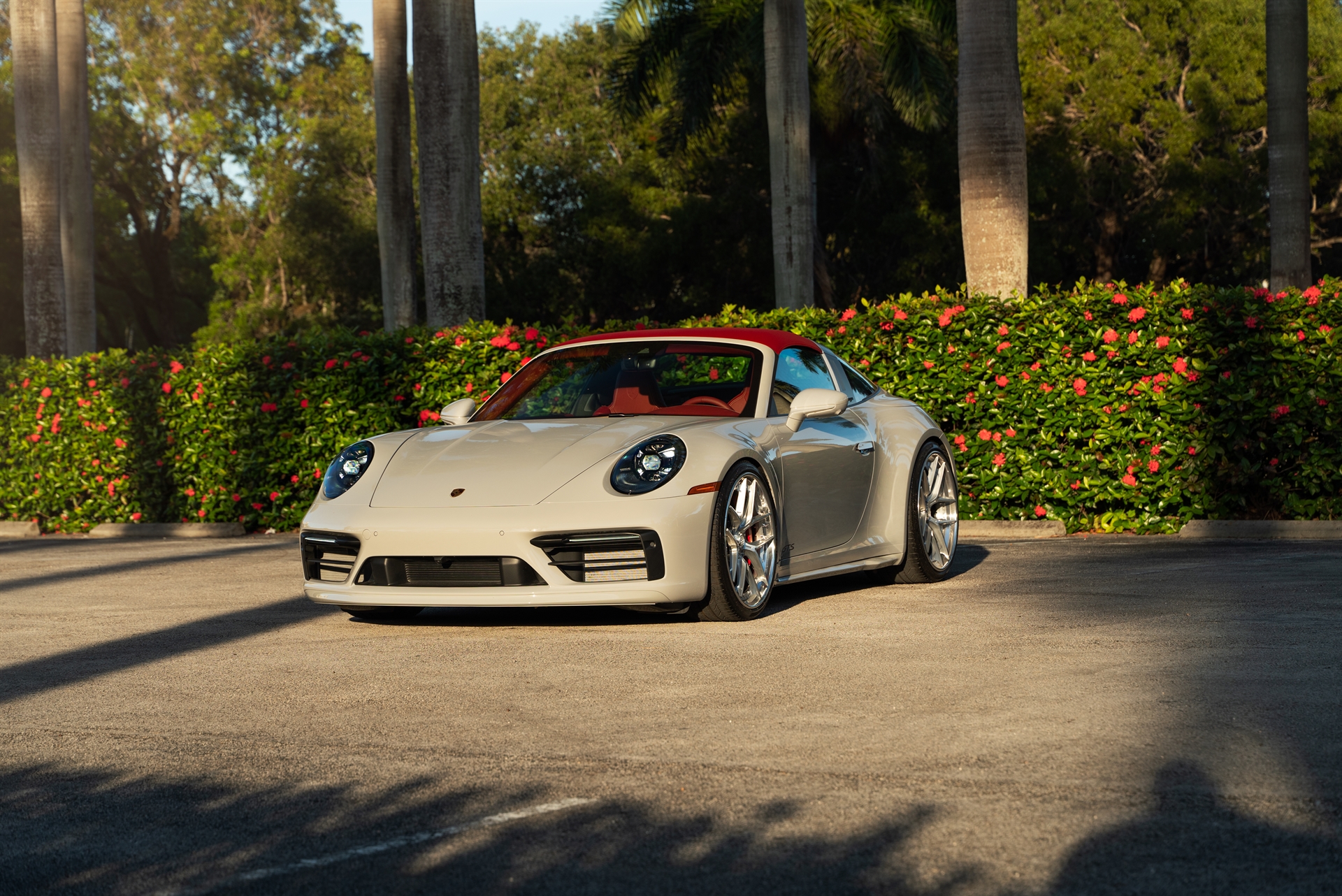 Porsche 992 Targa 4GTS on 1886 Wheels
