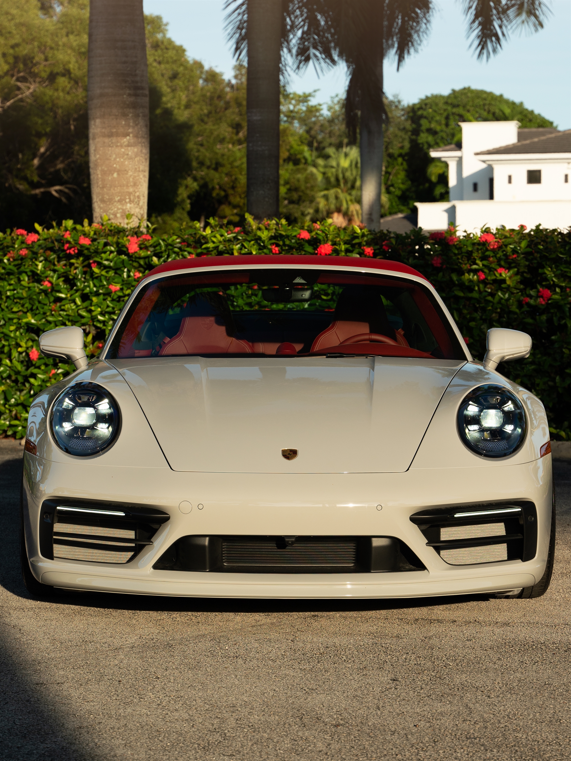 Porsche 992 Targa 4GTS on 1886 Wheels