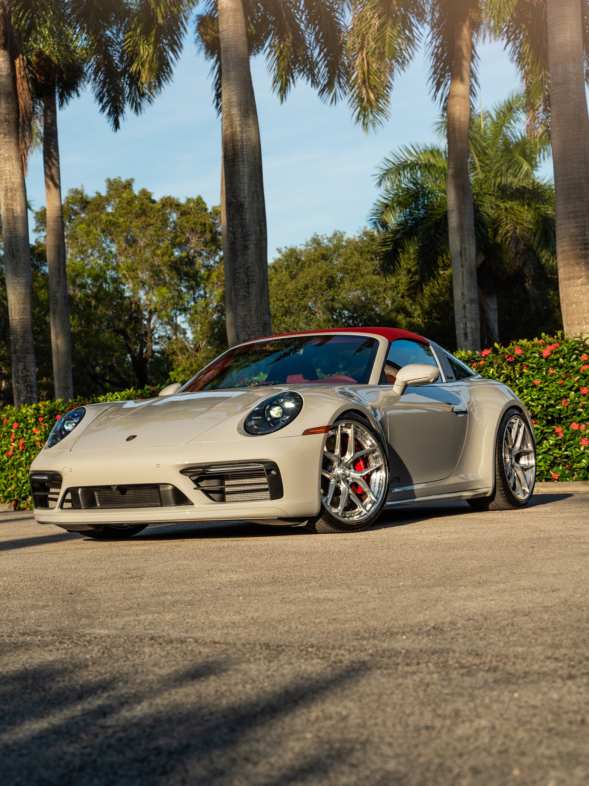 Porsche 992 Targa 4GTS on 1886 Wheels