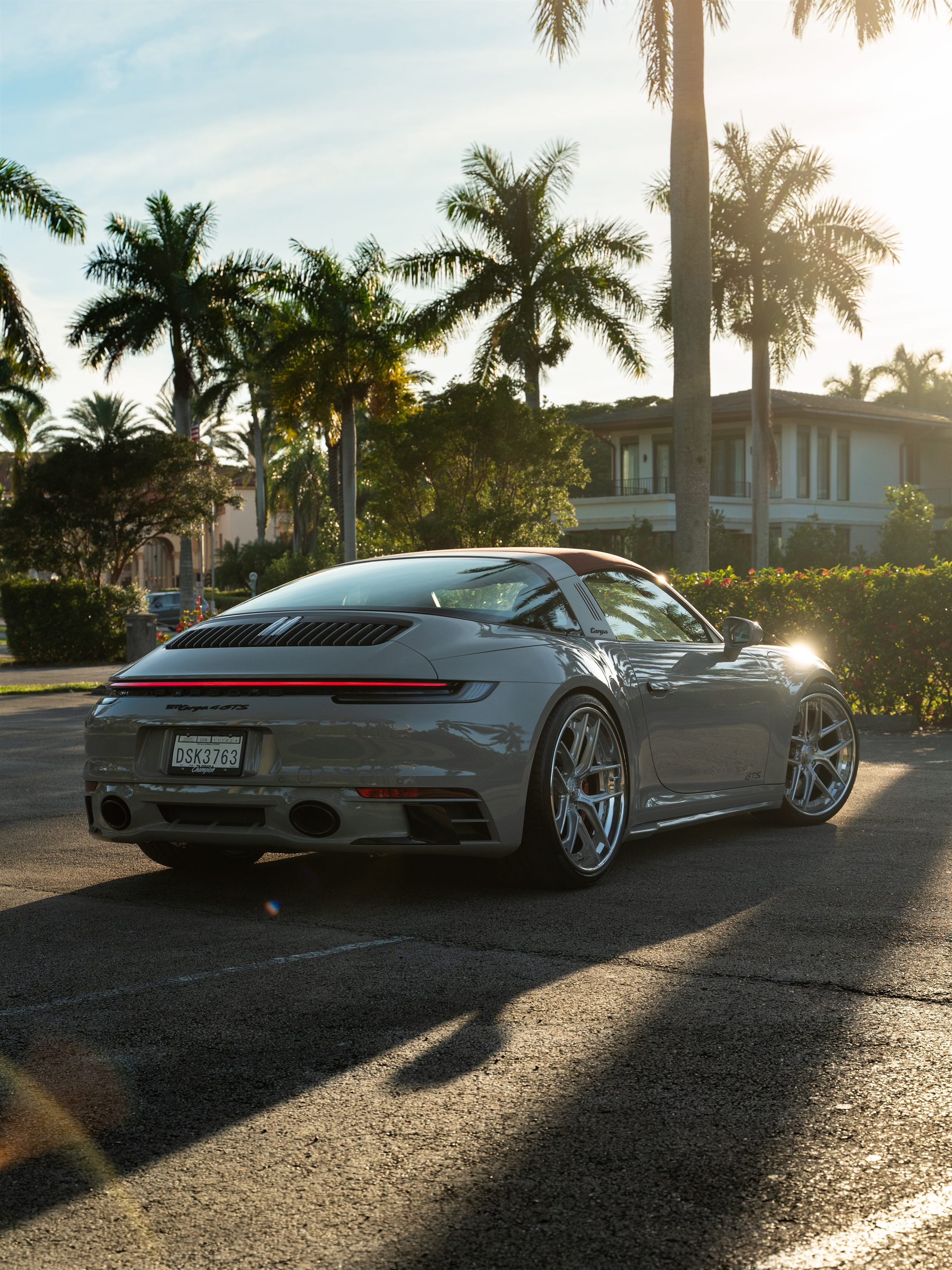 Porsche 992 Targa 4GTS on 1886 Wheels