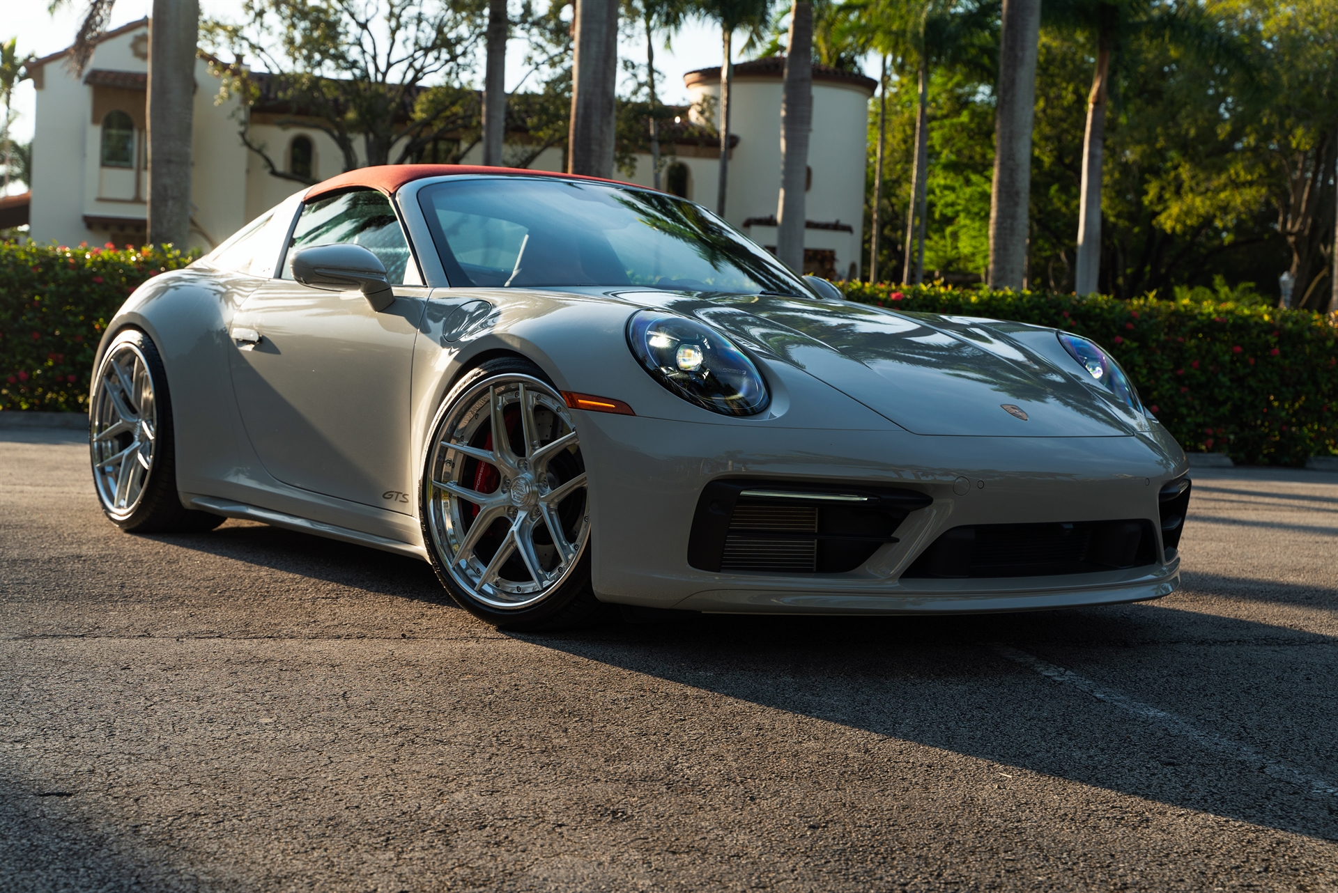 Porsche 992 Targa 4GTS on 1886 Wheels