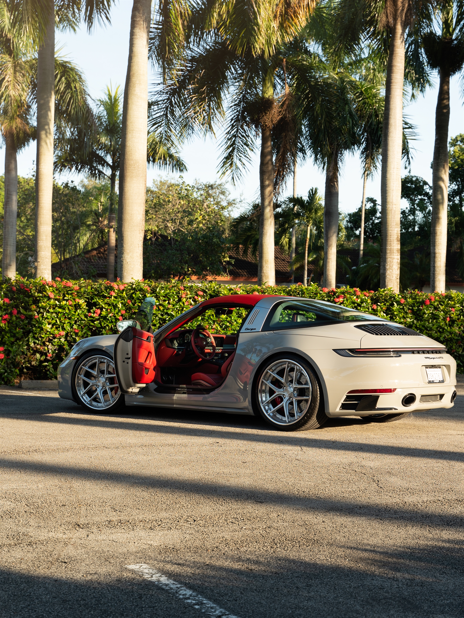 Porsche 992 Targa 4GTS on 1886 Wheels