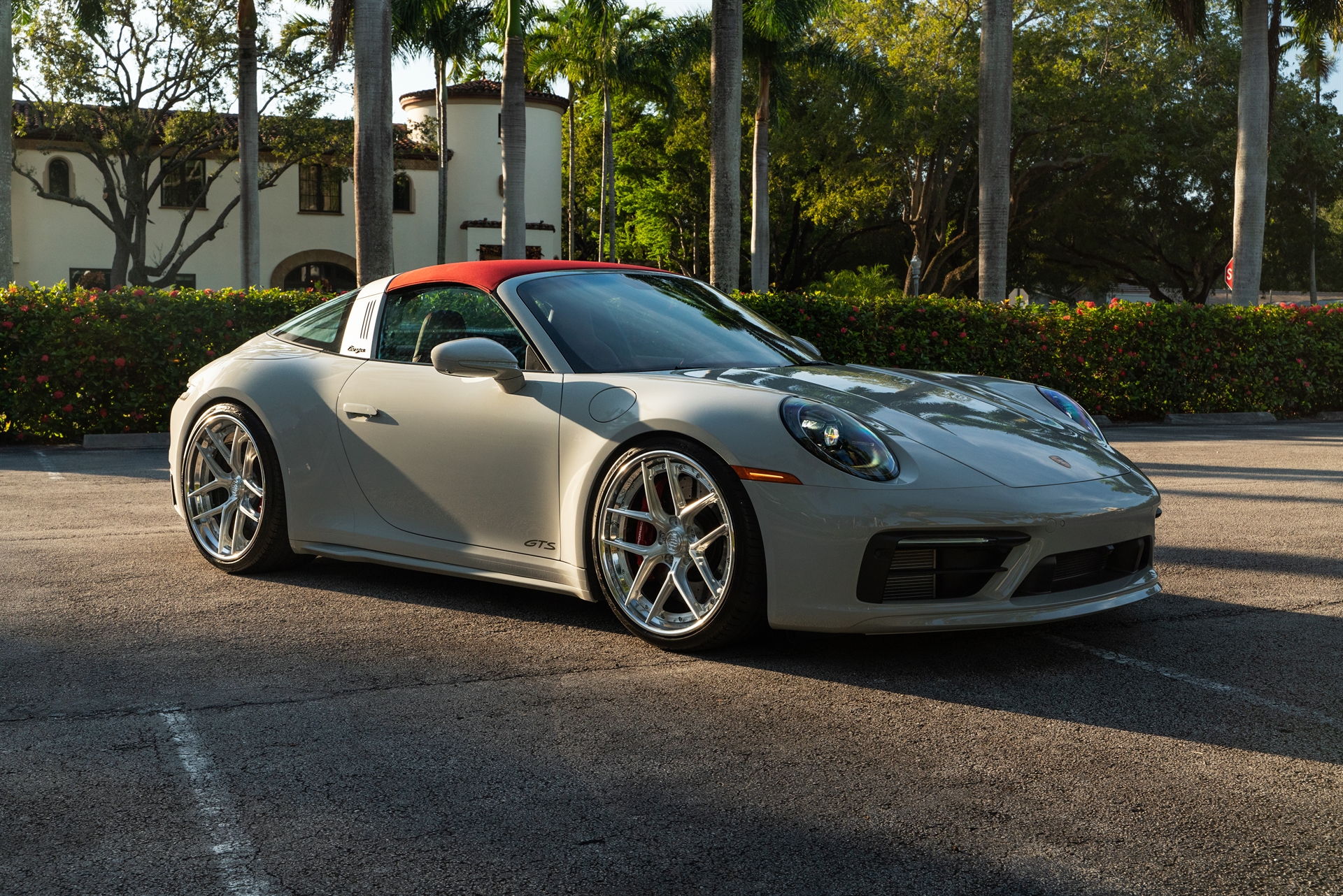 Porsche 992 Targa 4GTS on 1886 Wheels