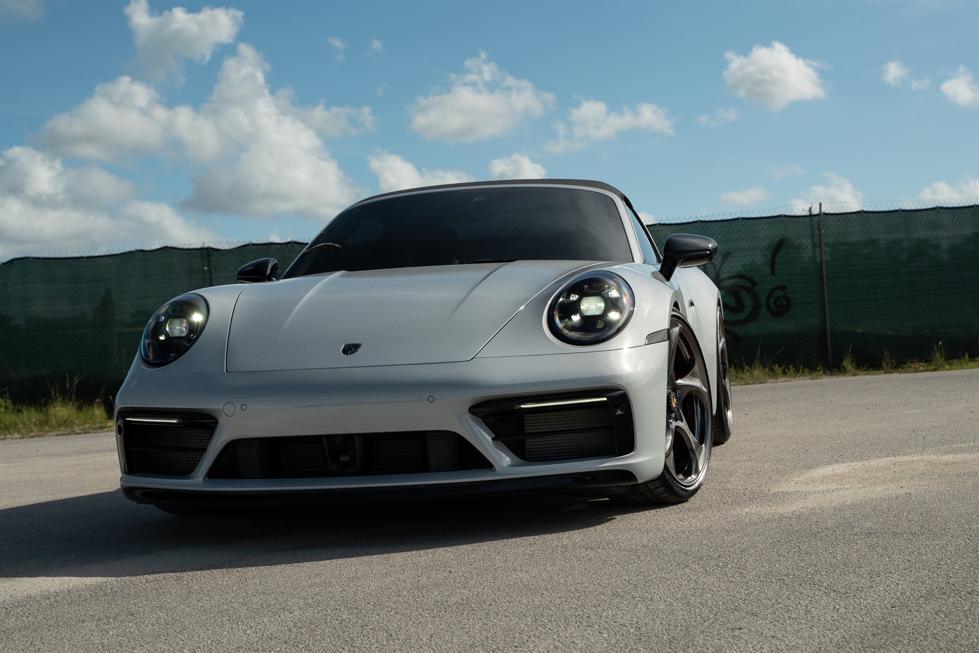 Porsche 992 GTS | Ice Gray Metallic | on HRE 522M | Polished Dark Clear