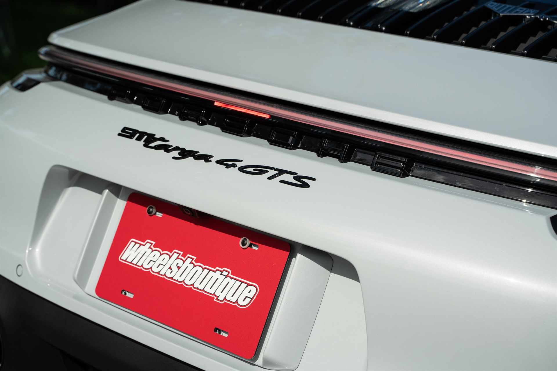 Porsche 992 GTS | Ice Gray Metallic | on HRE 522M | Polished Dark Clear