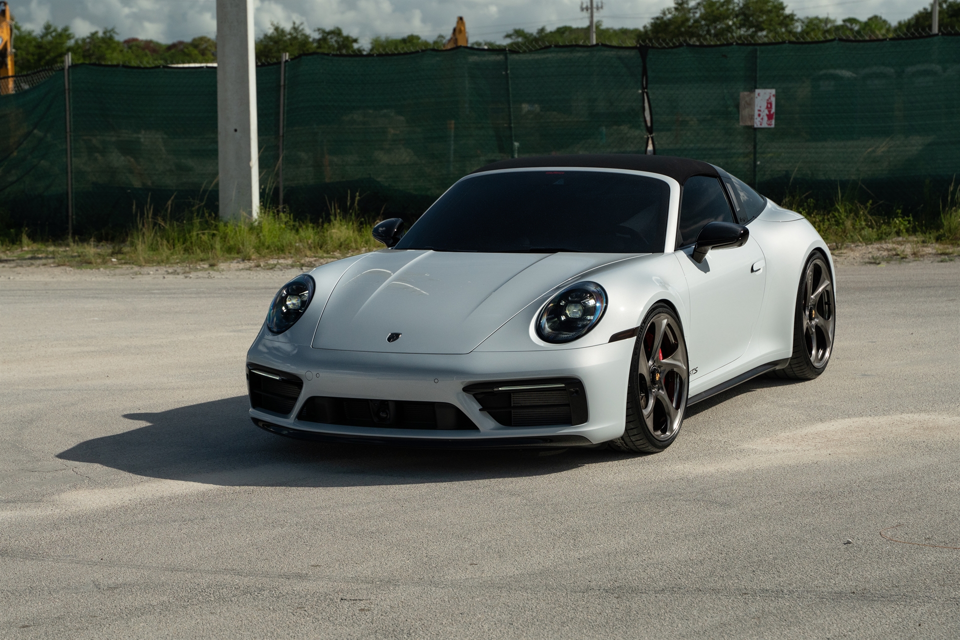 Porsche 992 GTS | Ice Gray Metallic | on HRE 522M | Polished Dark Clear