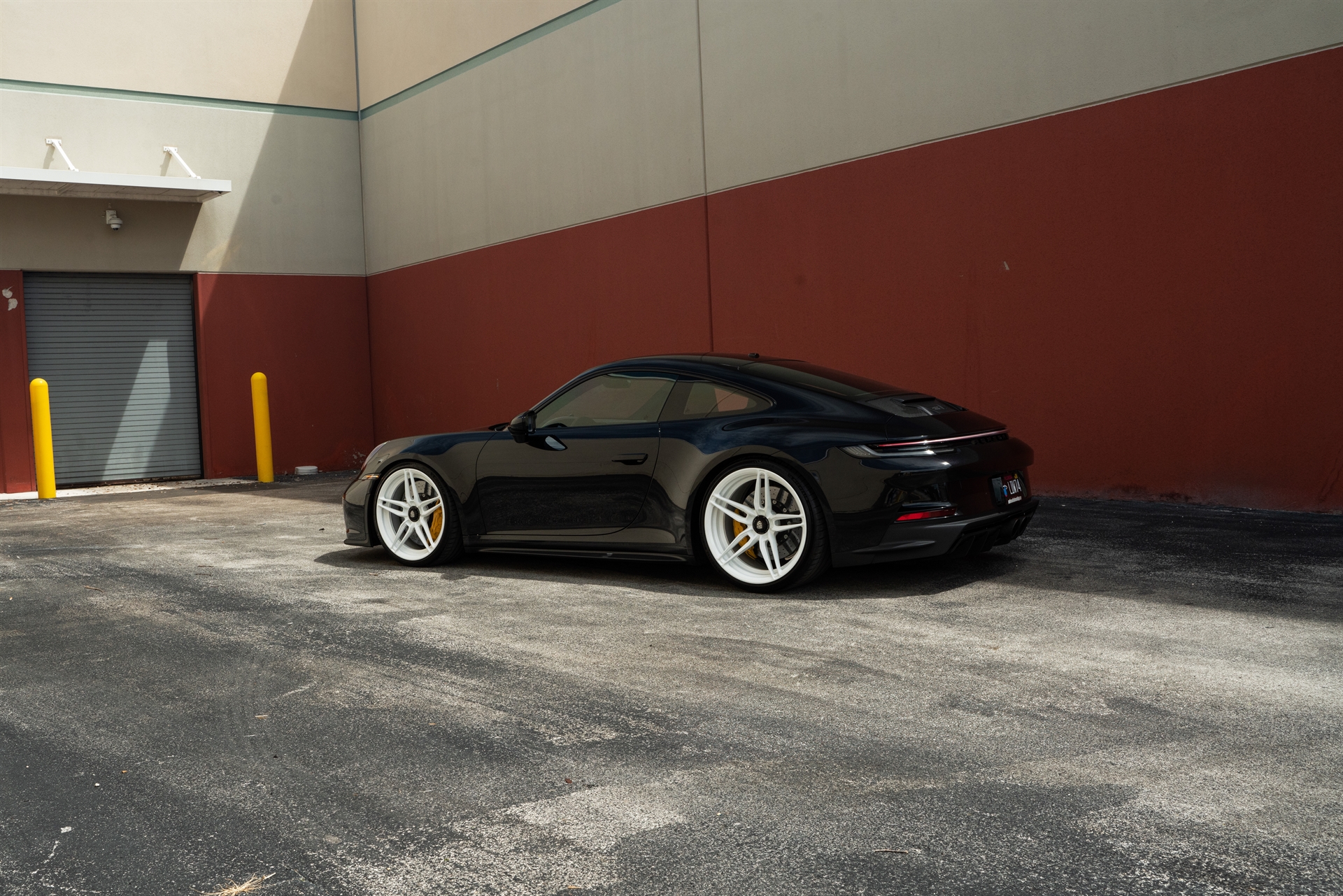 Porsche 992 GT3 Touring | Black | on ANRKY AN27 | Gloss White