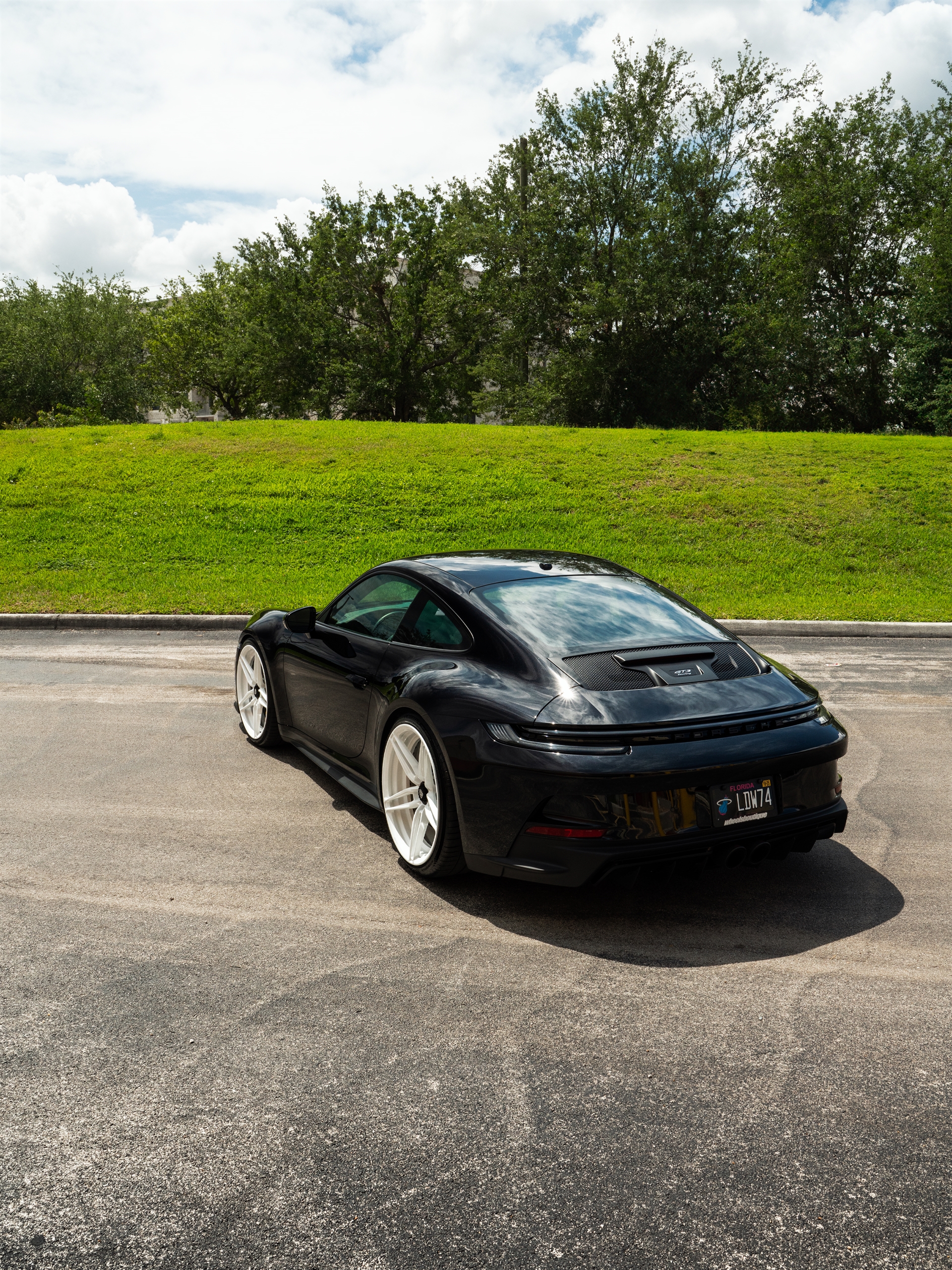 Porsche 992 GT3 Touring | Black | on ANRKY AN27 | Gloss White