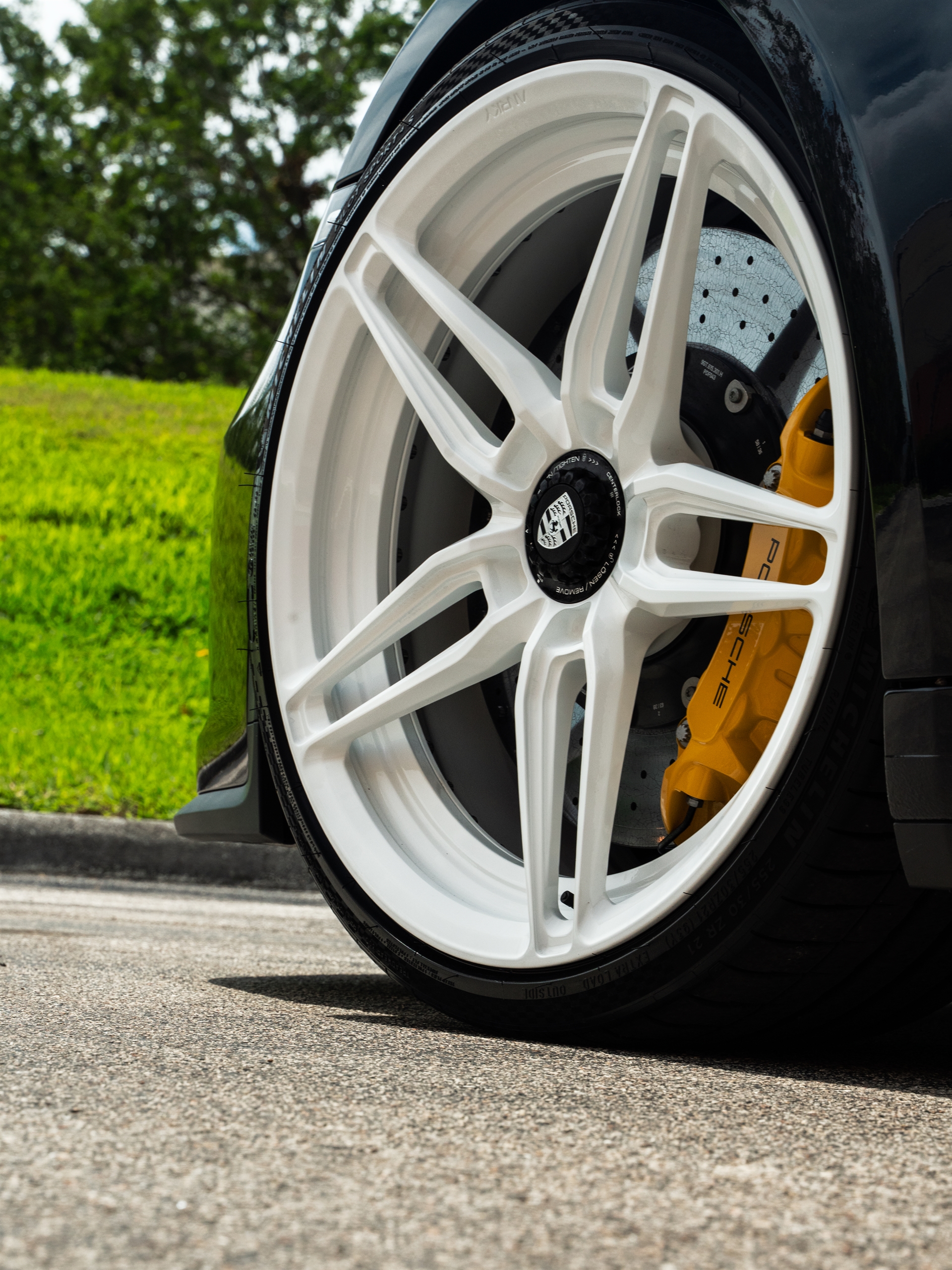 Porsche 992 GT3 Touring | Black | on ANRKY AN27 | Gloss White