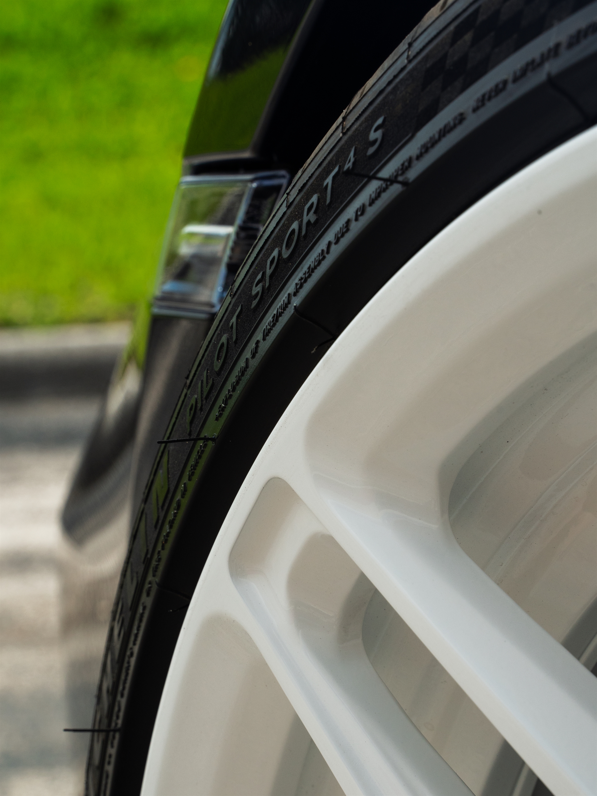 Porsche 992 GT3 Touring | Black | on ANRKY AN27 | Gloss White