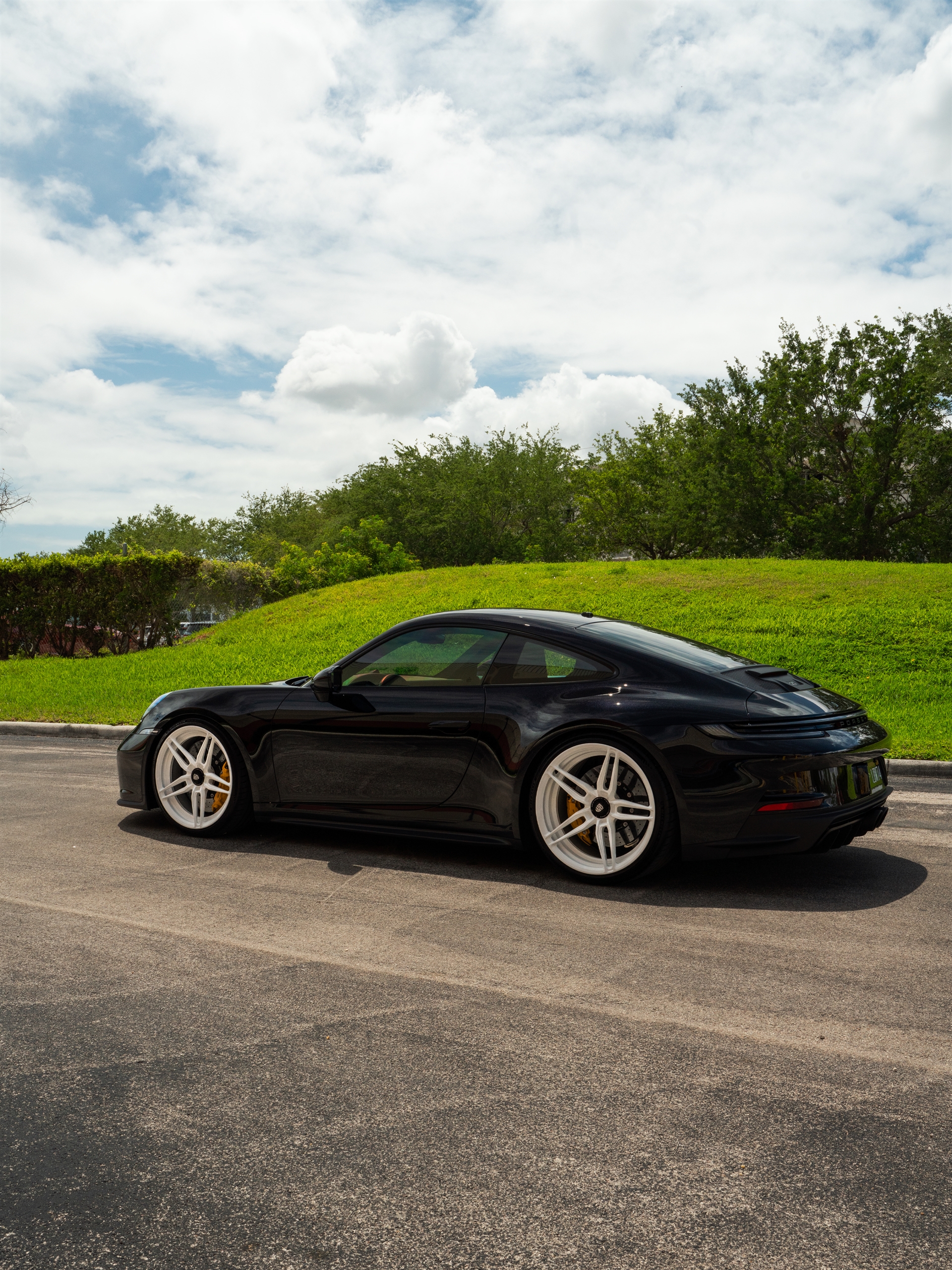 Porsche 992 GT3 Touring | Black | on ANRKY AN27 | Gloss White