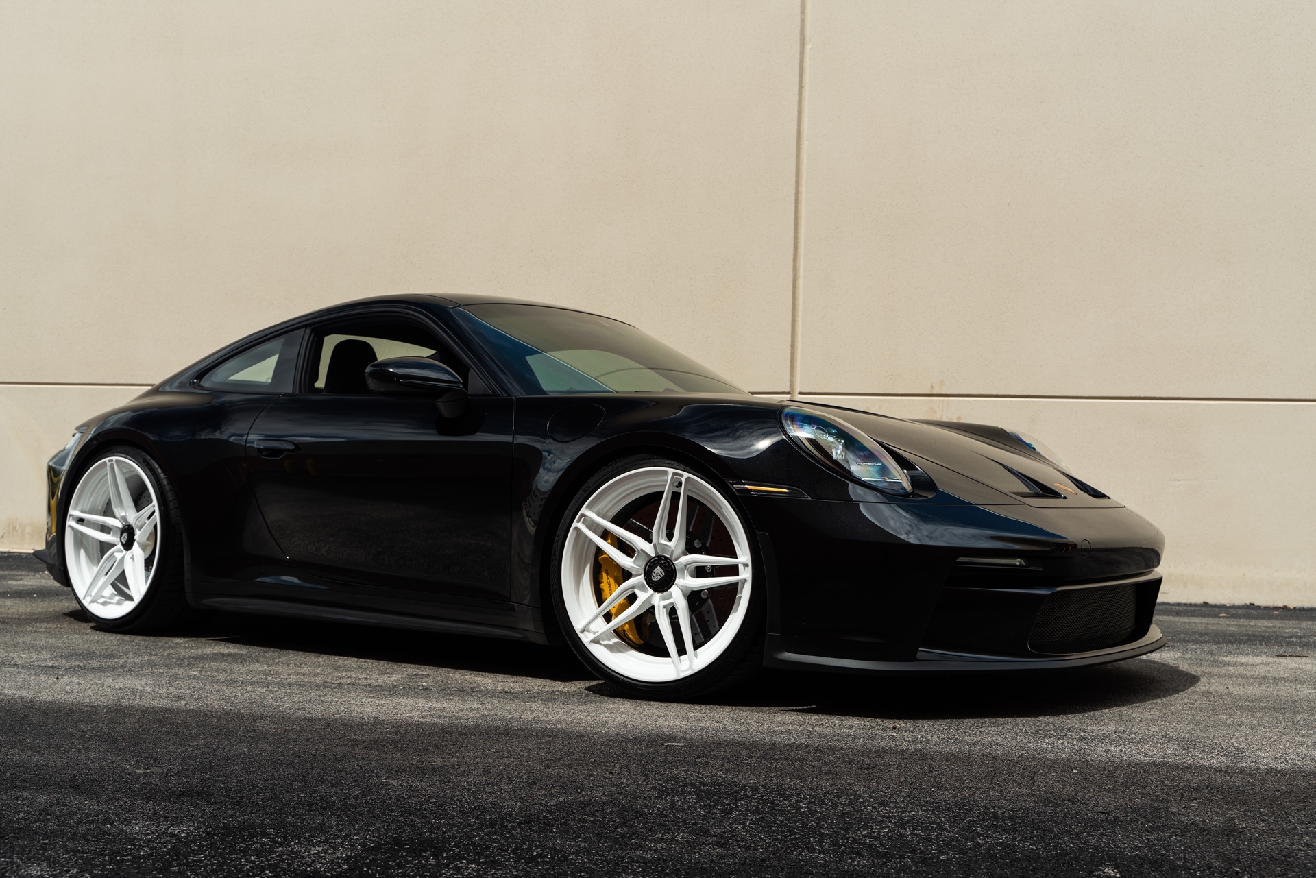 Porsche 992 GT3 Touring | Black | on ANRKY AN27 | Gloss White