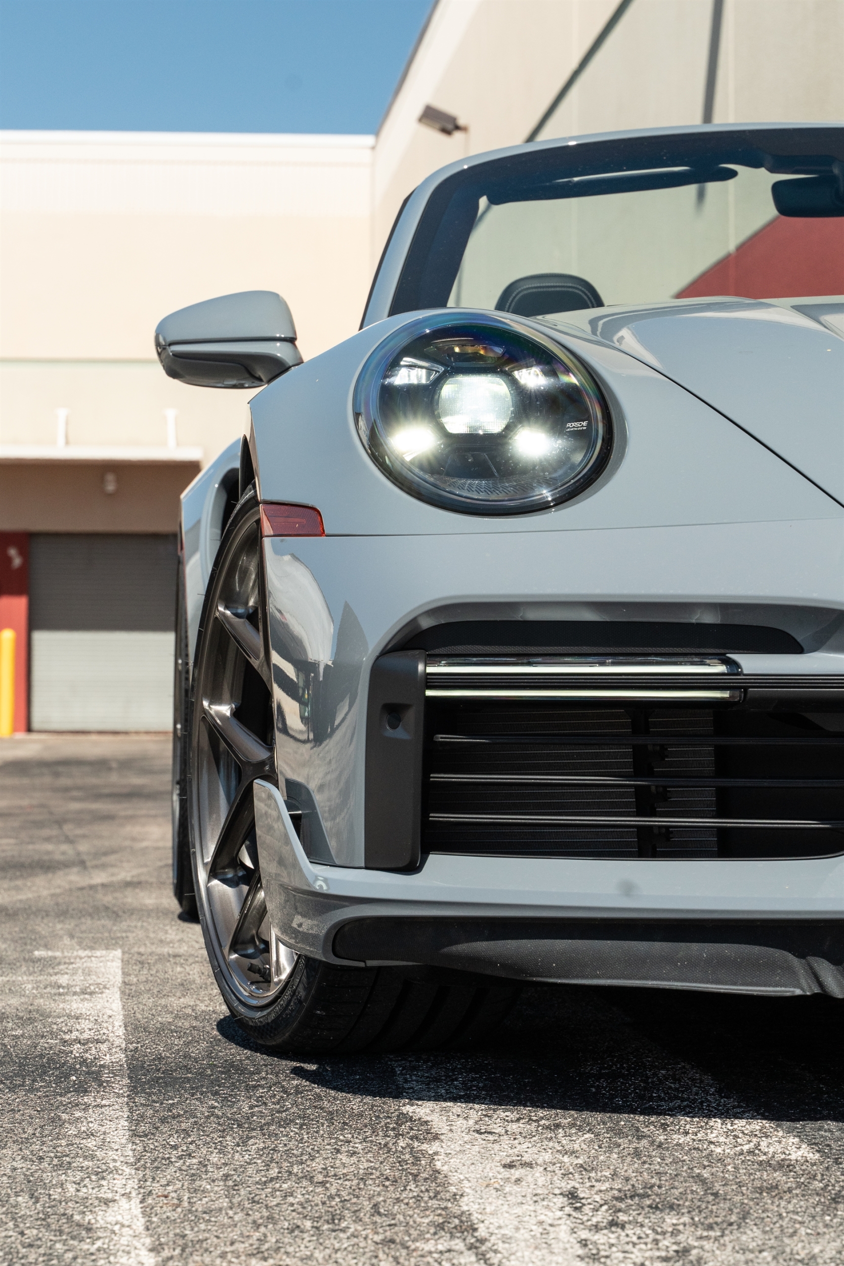 Porsche 992 Turbo S | Slate Grey | on R101 LW | Brushed Dark Clear