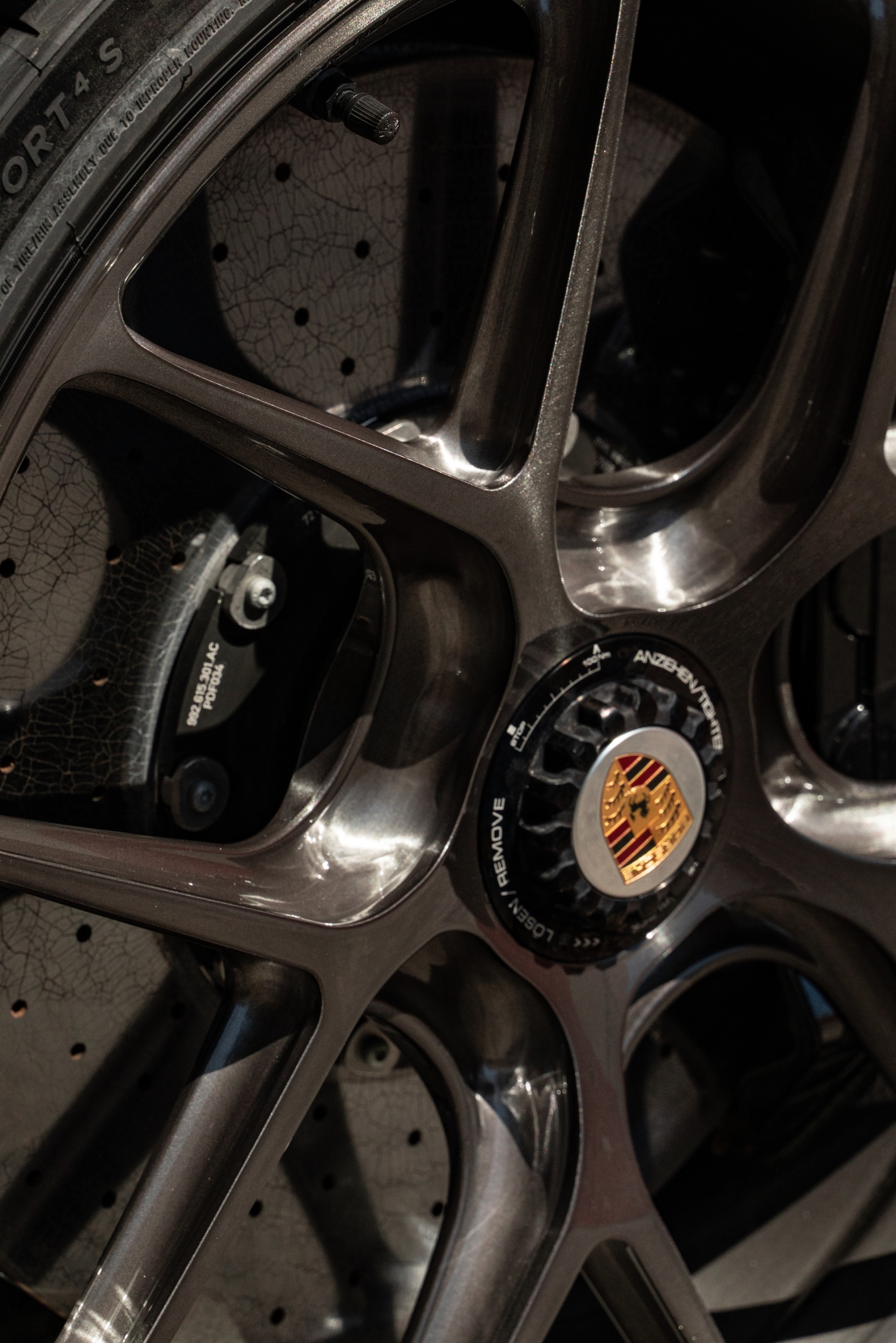 Porsche 992 Turbo S | Slate Grey | on R101 LW | Brushed Dark Clear