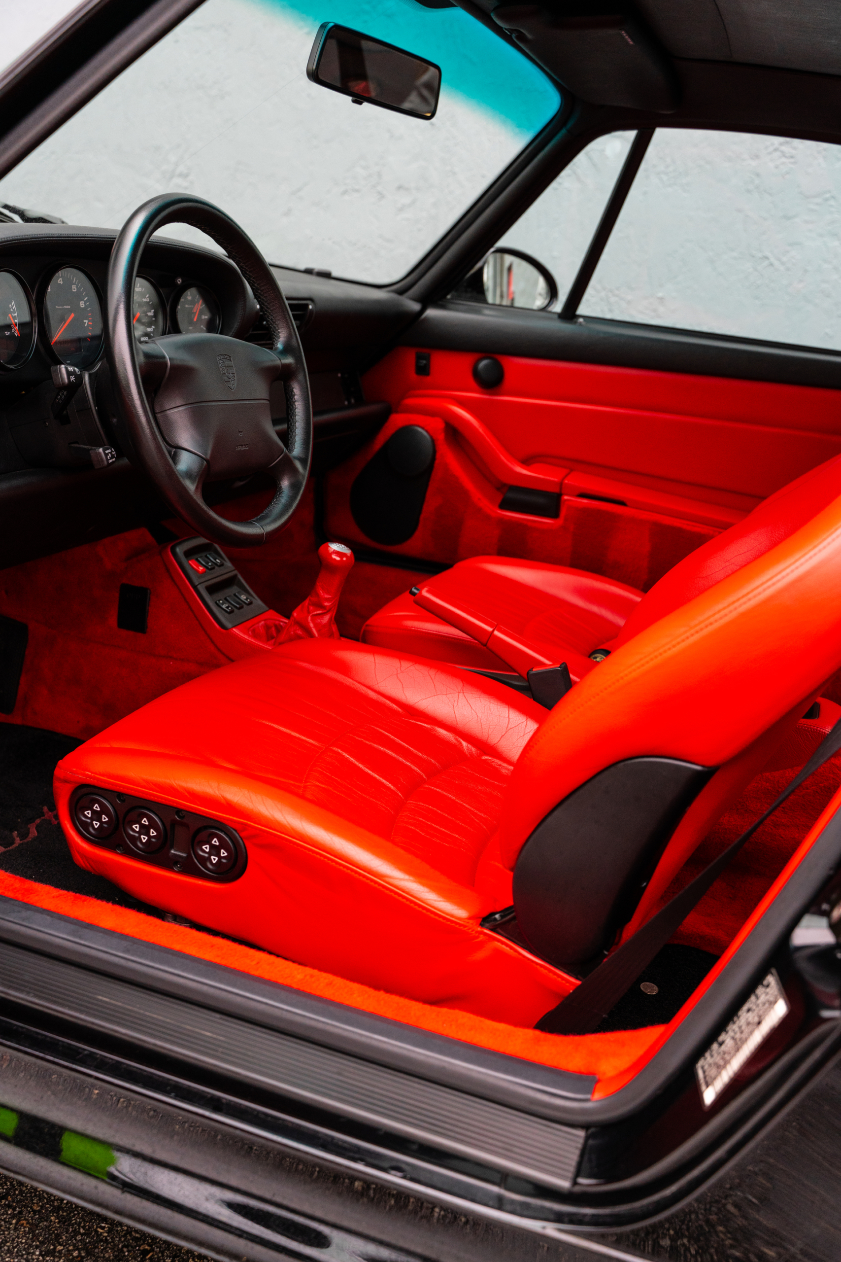 Porsche 993 Turbo | Black | on 1886 S009 Wheels | Brushed Clear