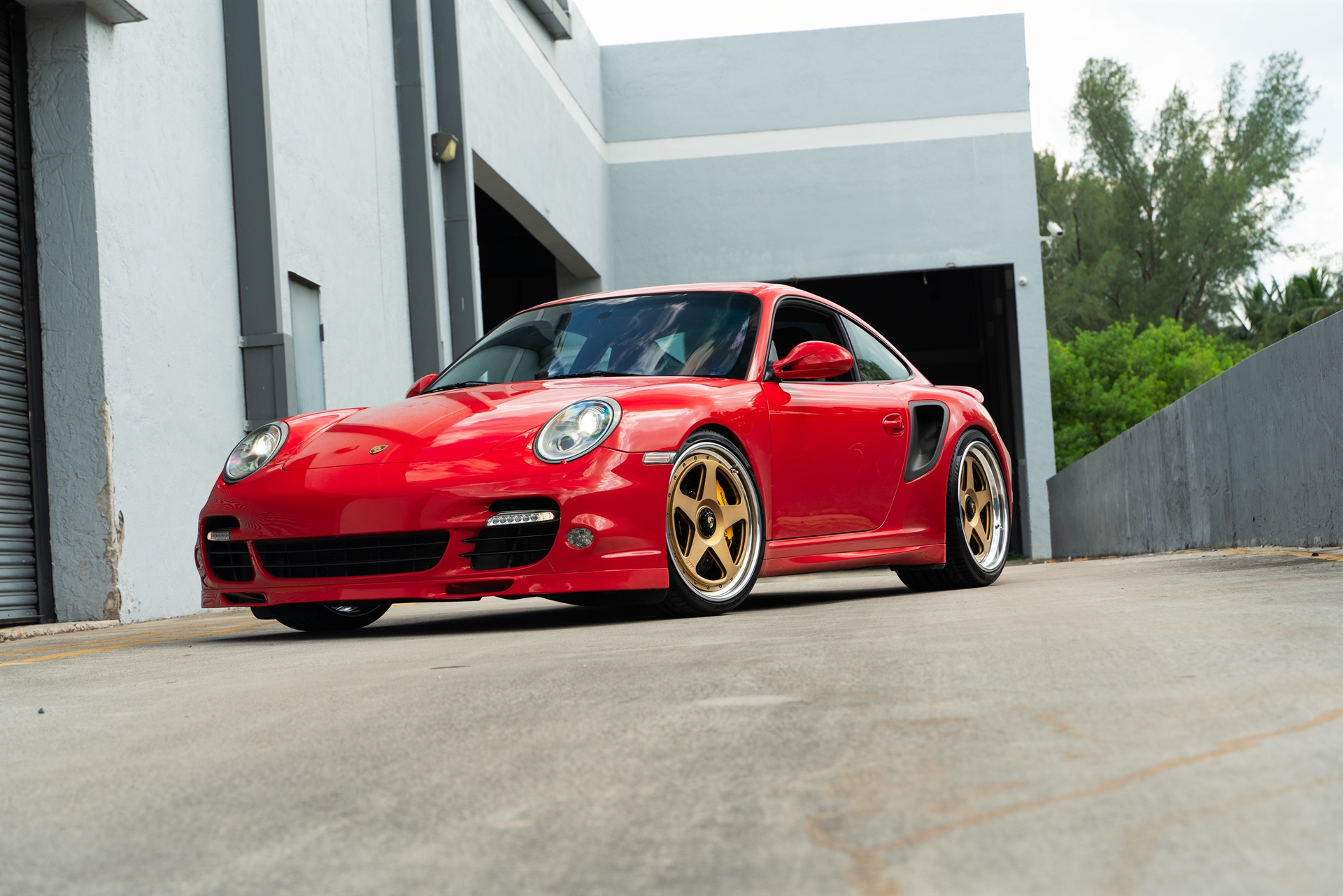 Porsche 997 Turbo S | Guards Red | on 1886 S005 Wheels | Satin Gold