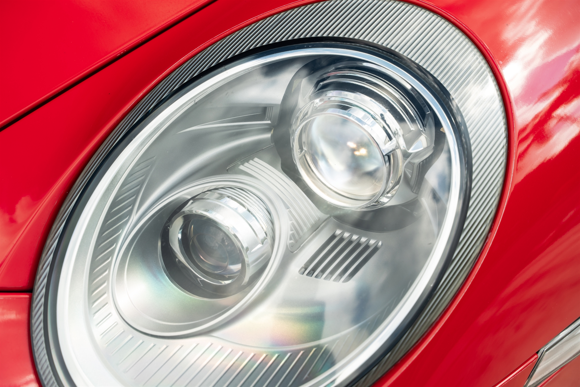 Porsche 997 Turbo S | Guards Red | on 1886 S005 Wheels | Satin Gold