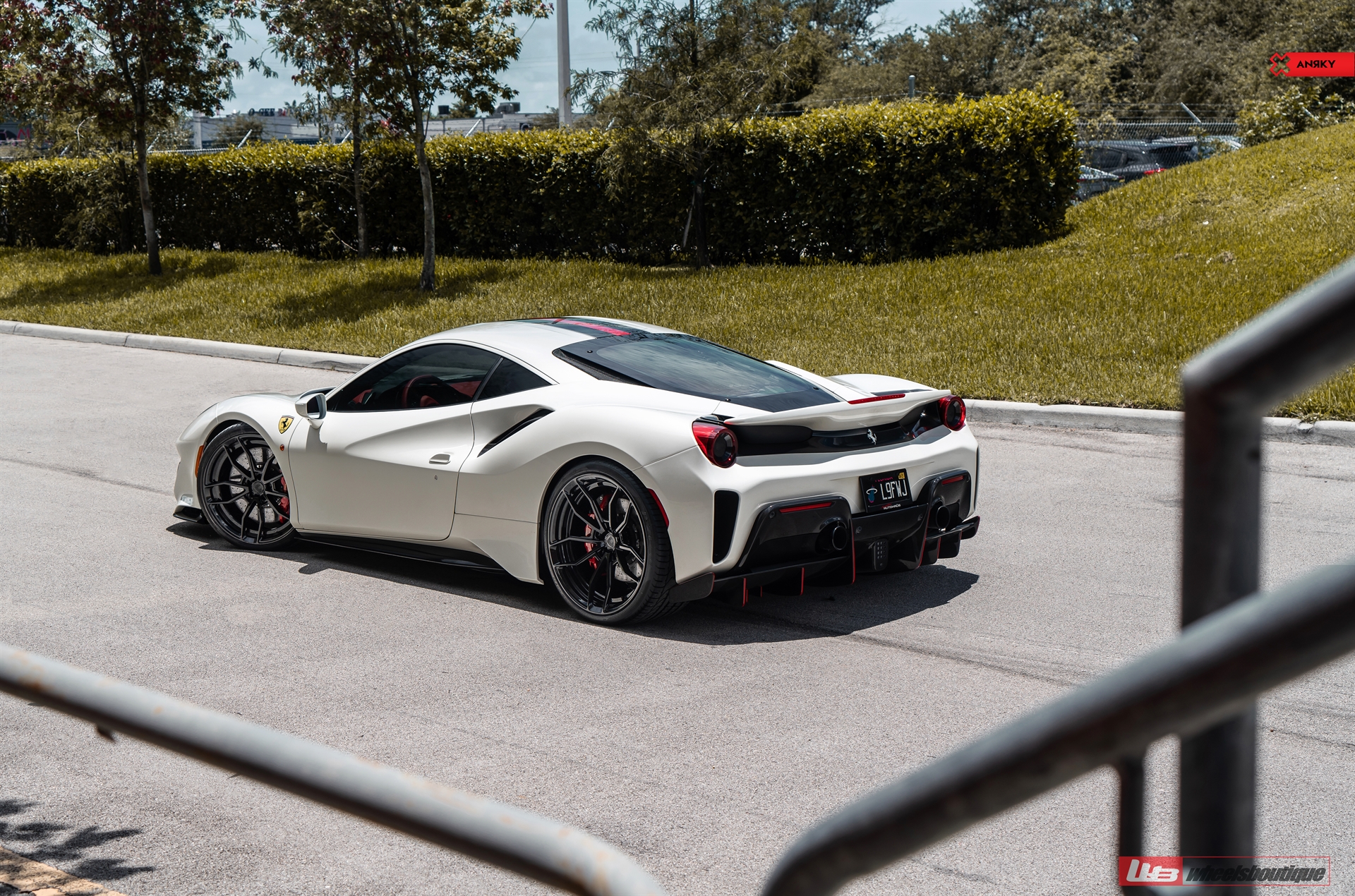 Ferrari 488 Pista | Bianco Avus | ANRKY AN21 | Gloss Black
