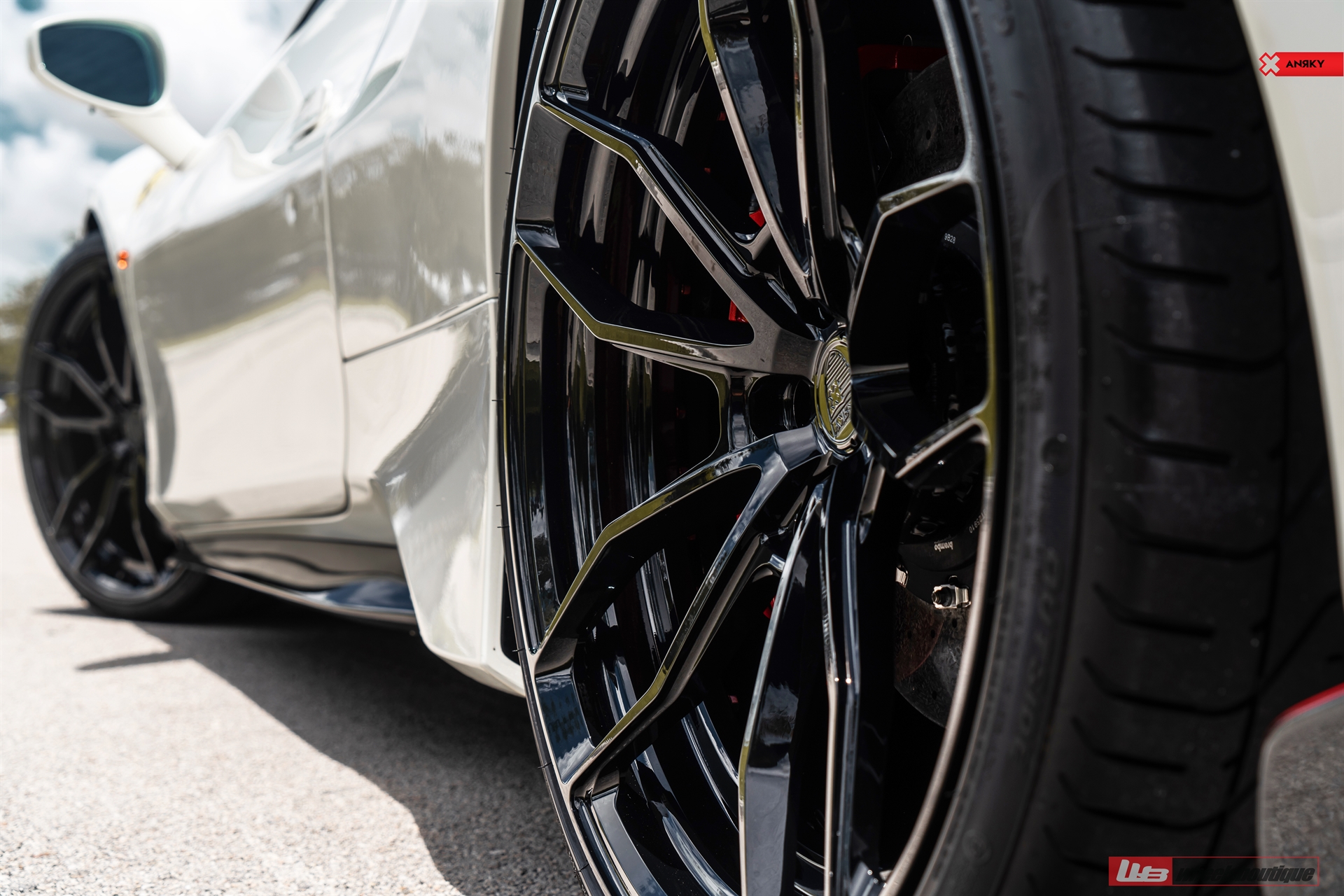 Ferrari 488 Pista | Bianco Avus | ANRKY AN21 | Gloss Black