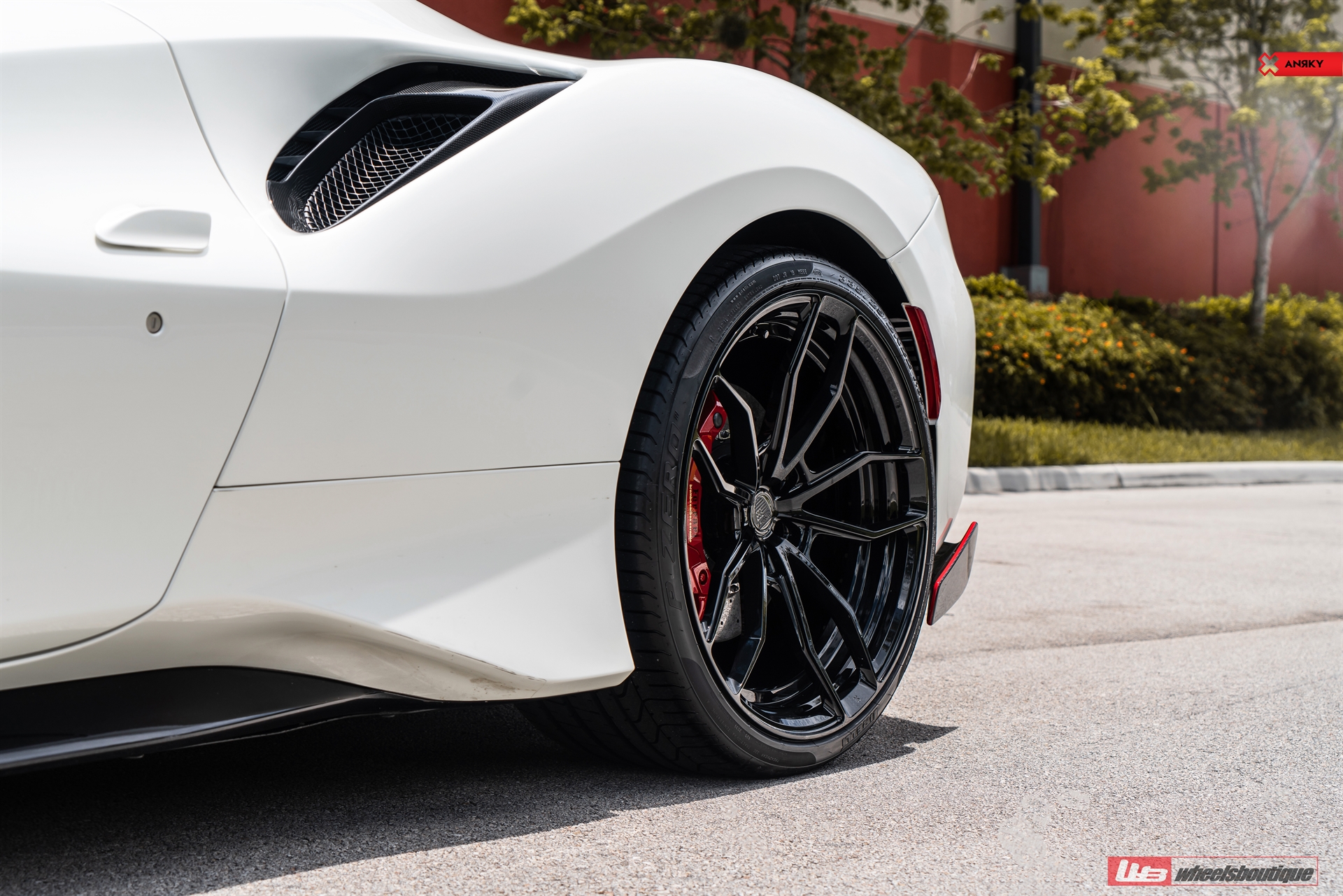 Ferrari 488 Pista | Bianco Avus | ANRKY AN21 | Gloss Black