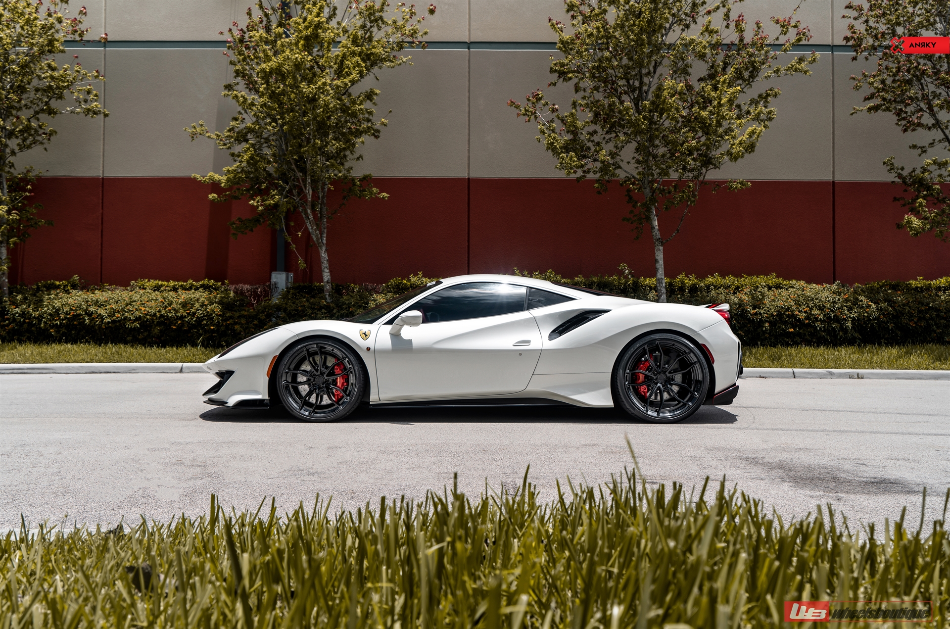 Ferrari 488 Pista | Bianco Avus | ANRKY AN21 | Gloss Black
