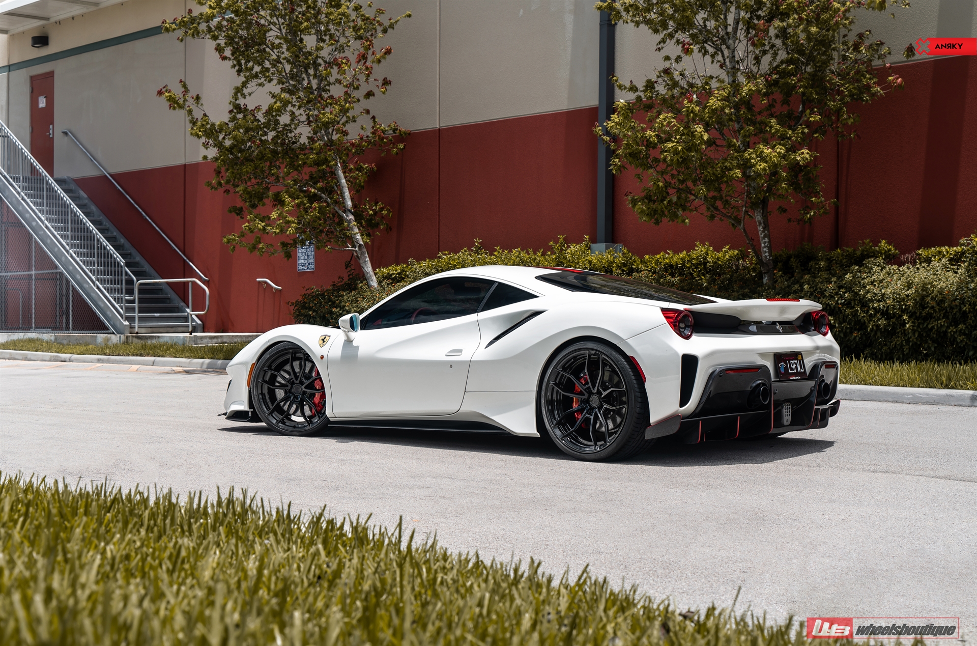 Ferrari 488 Pista | Bianco Avus | ANRKY AN21 | Gloss Black