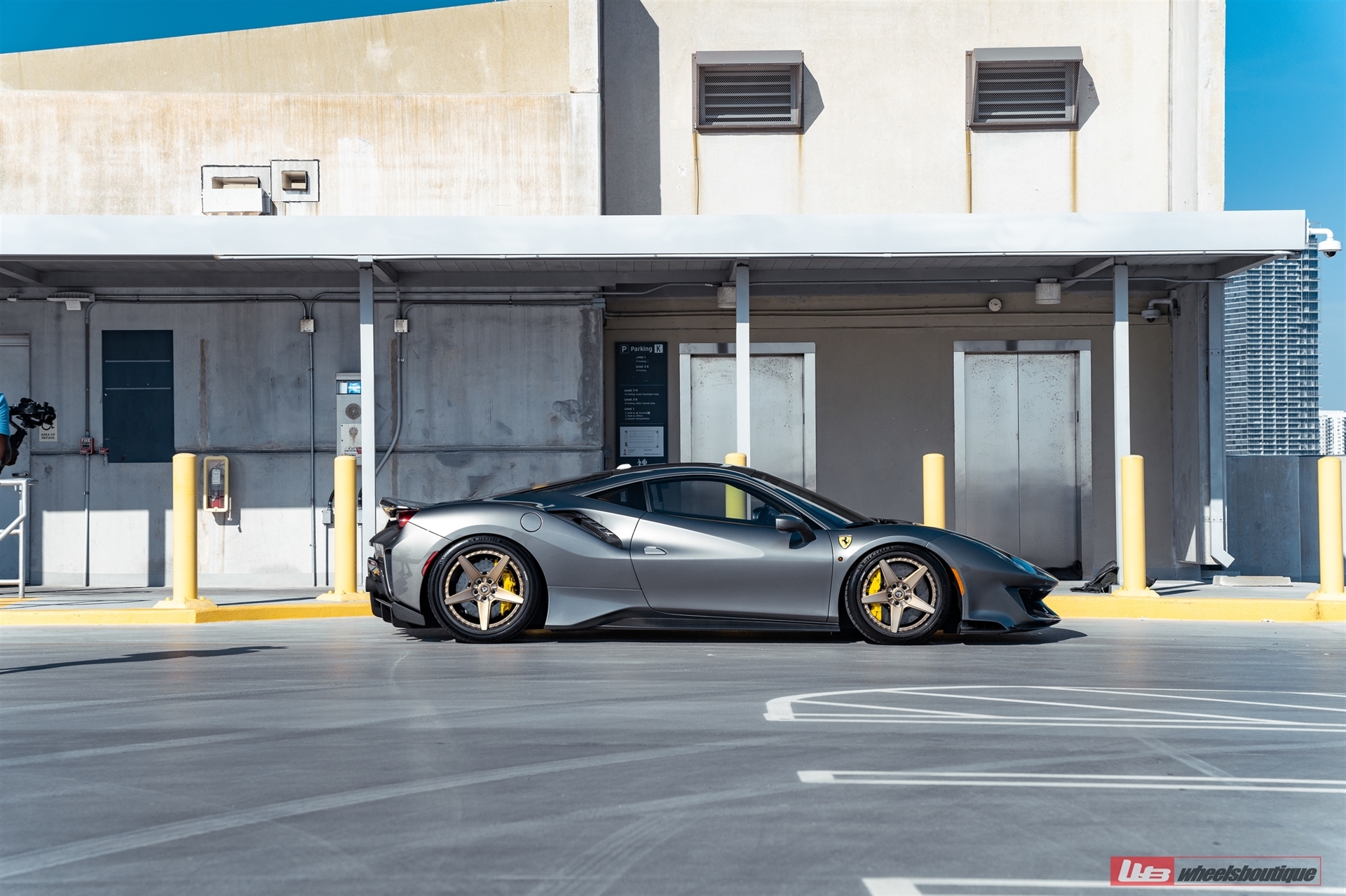 Ferrari 488 Pista | Grigio Silverstone | on ANRKY RS5.3C | Satin Brushed Champagne