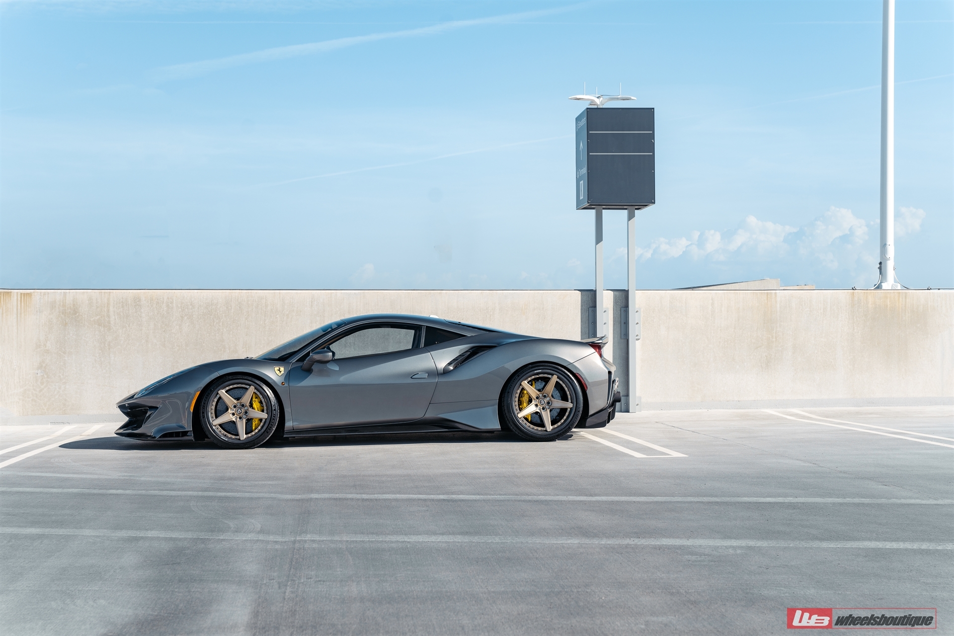 Ferrari 488 Pista | Grigio Silverstone | on ANRKY RS5.3C | Satin Brushed Champagne