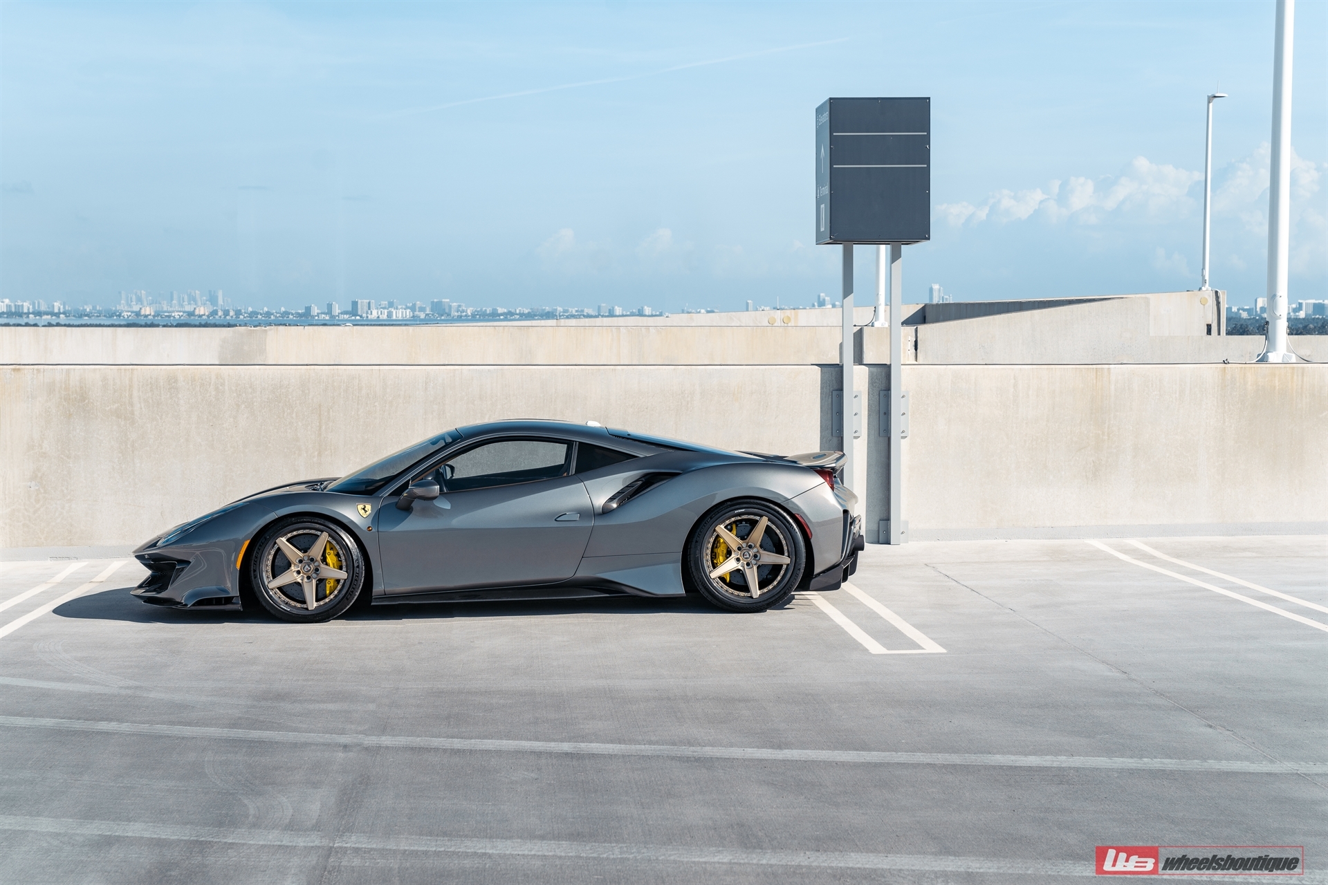 Ferrari 488 Pista | Grigio Silverstone | on ANRKY RS5.3C | Satin Brushed Champagne