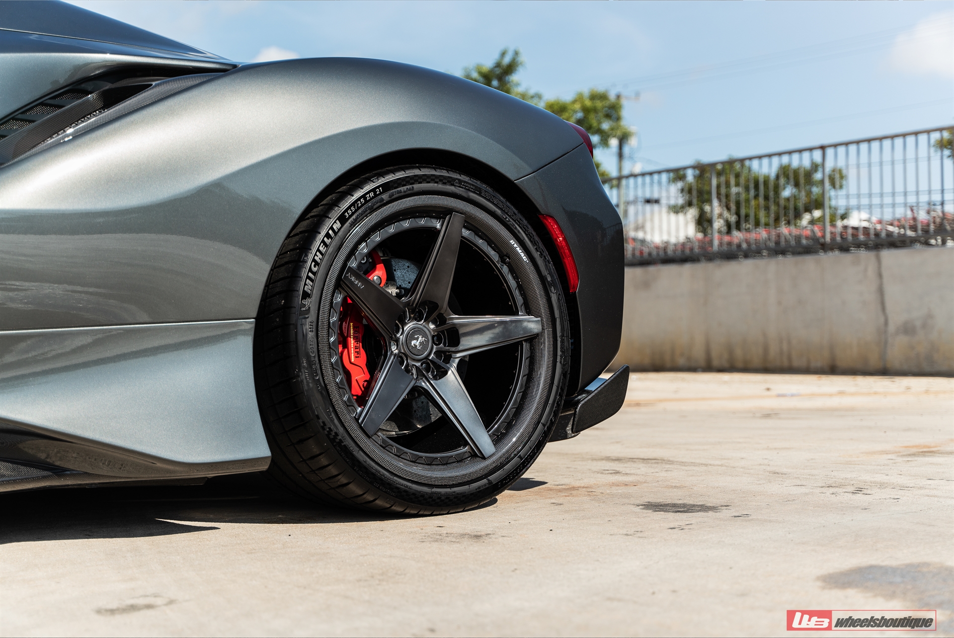 Ferrari 488 Pista | Grigio Silverstone | on ANRKY RS5.3C | Polished Smoke