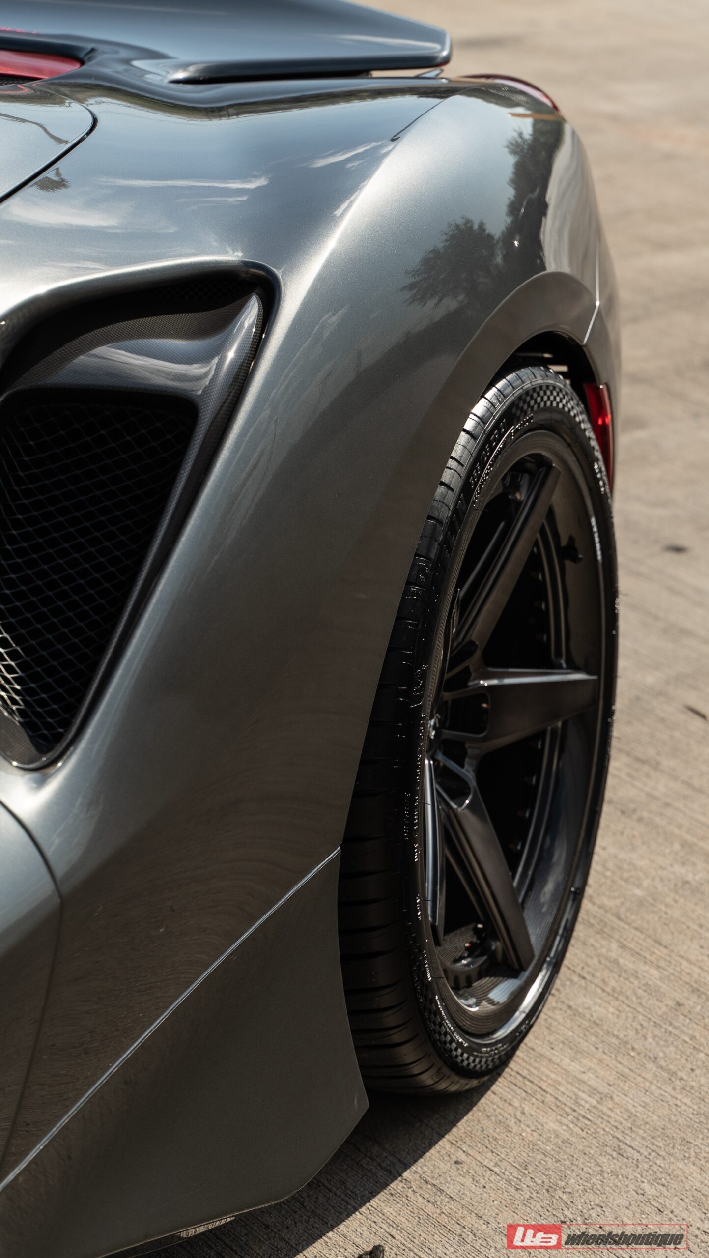 Ferrari 488 Pista | Grigio Silverstone | on ANRKY RS5.3C | Polished Smoke